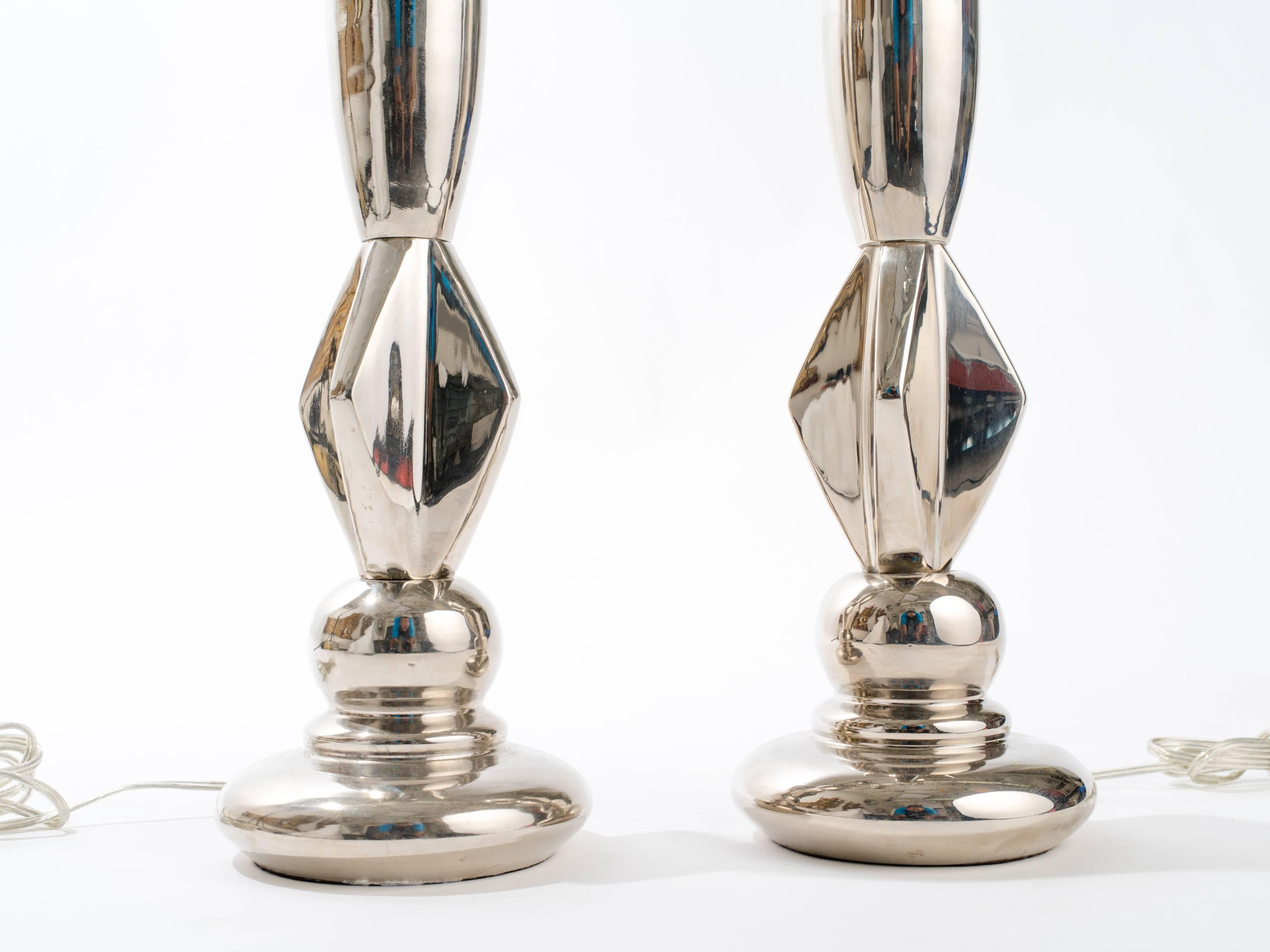 Pair of Nickel-Plated Metal Lamps In Excellent Condition In Tarrytown, NY