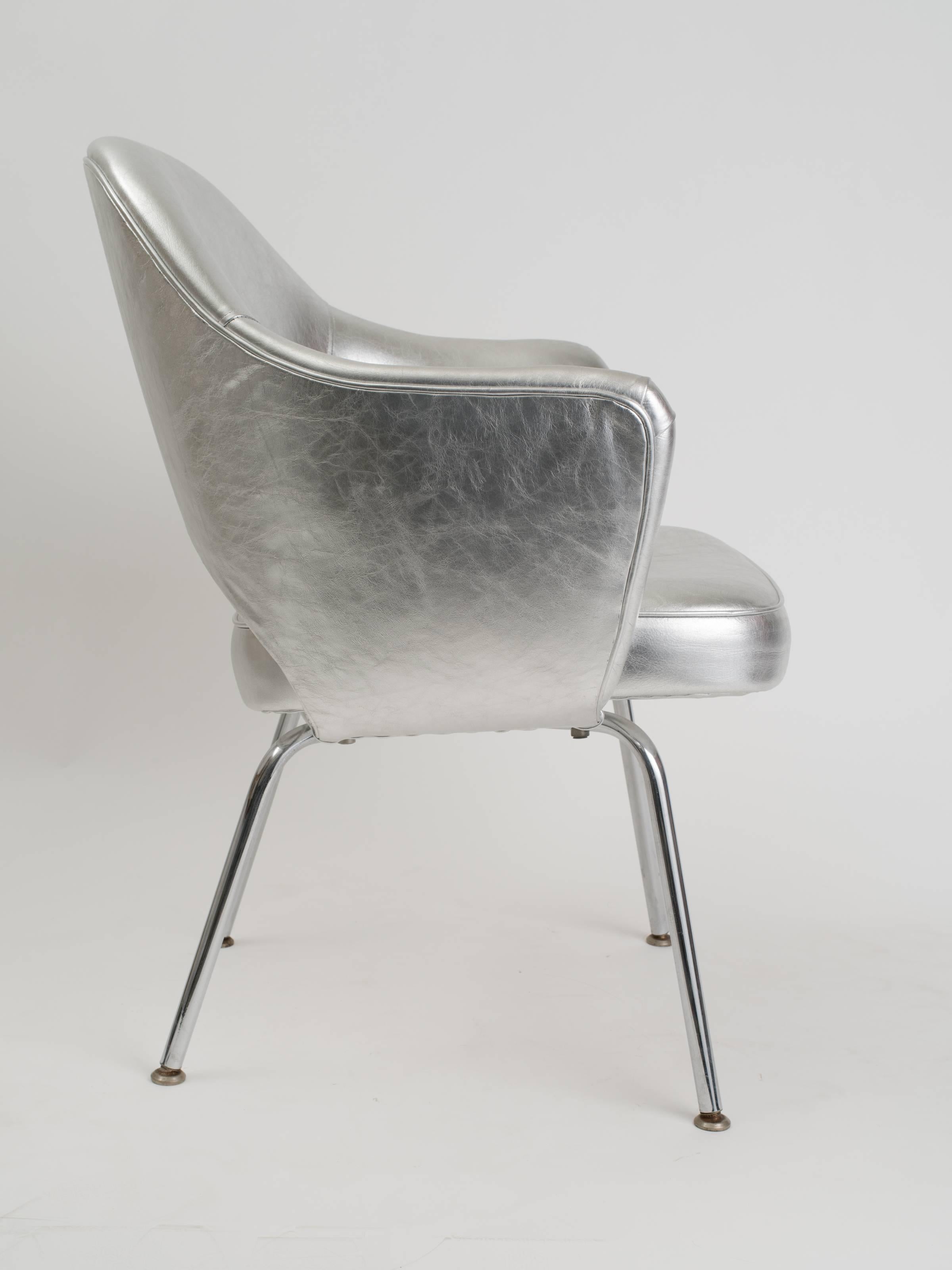 American Saarinen Vintage Executive Eero Chair Silver Leather