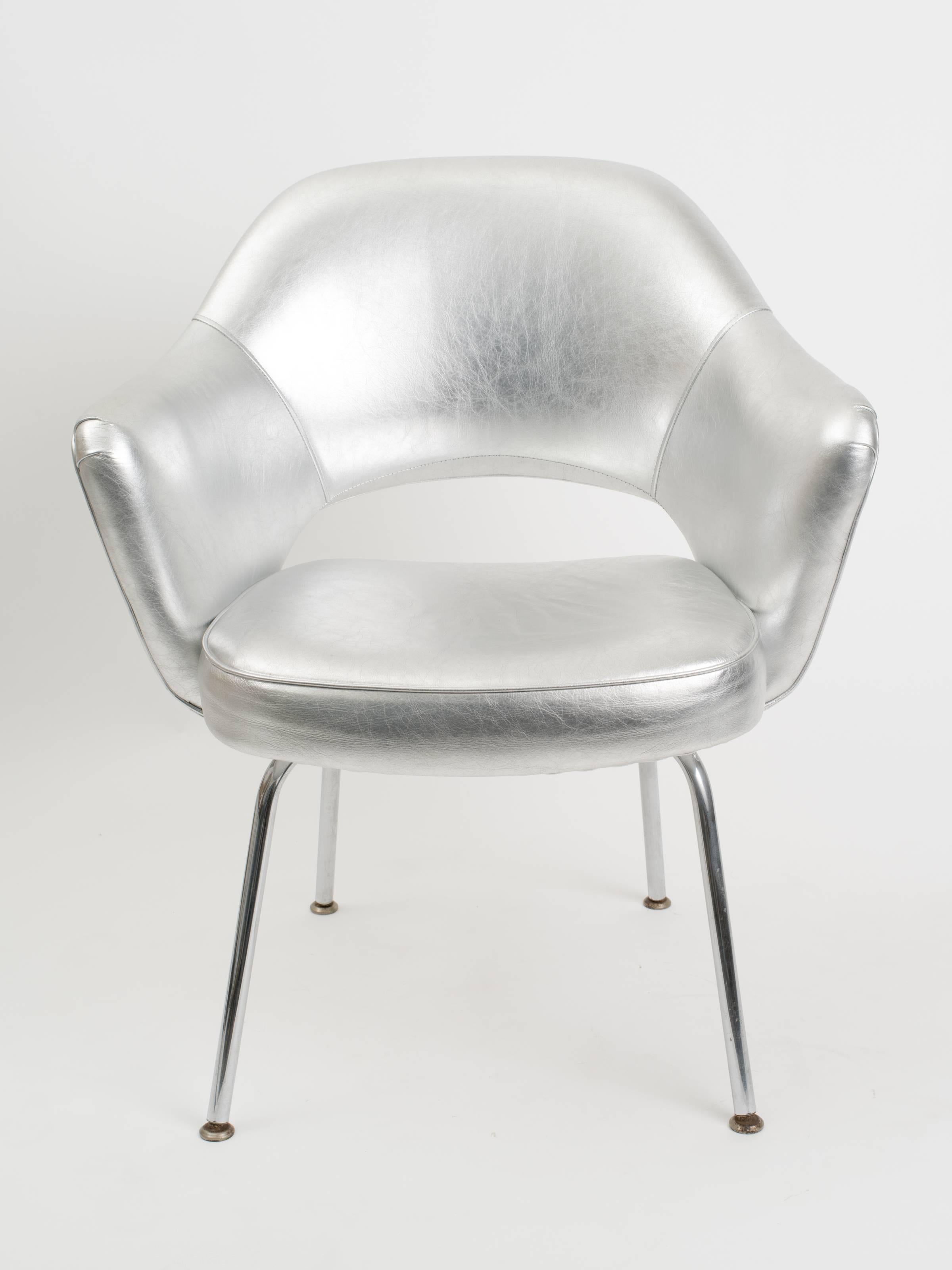 This chair has a new elegant silver leather upholstery and it is in excellent vintage condition.