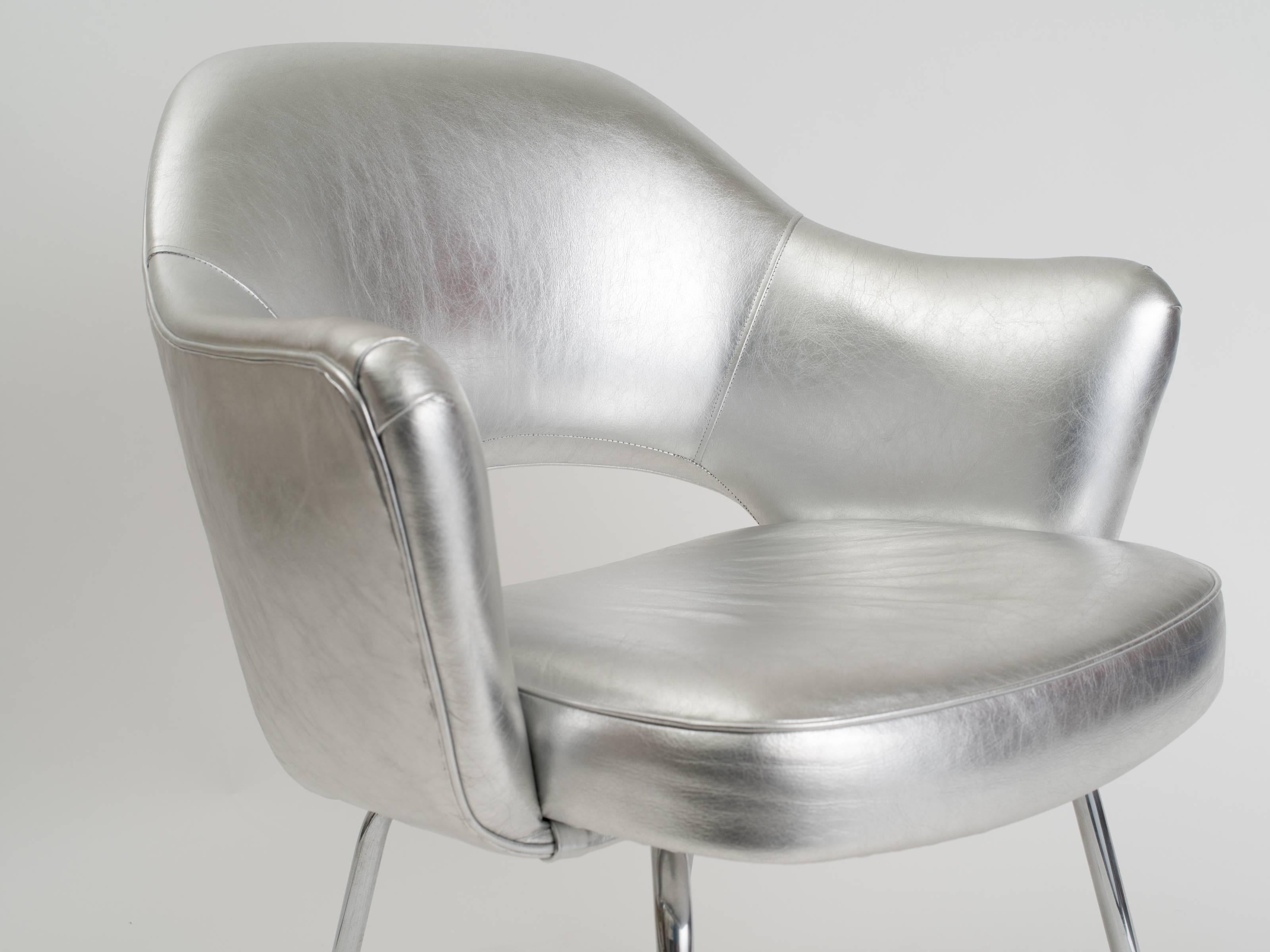 Saarinen Vintage Executive Eero Chair Silver Leather 1