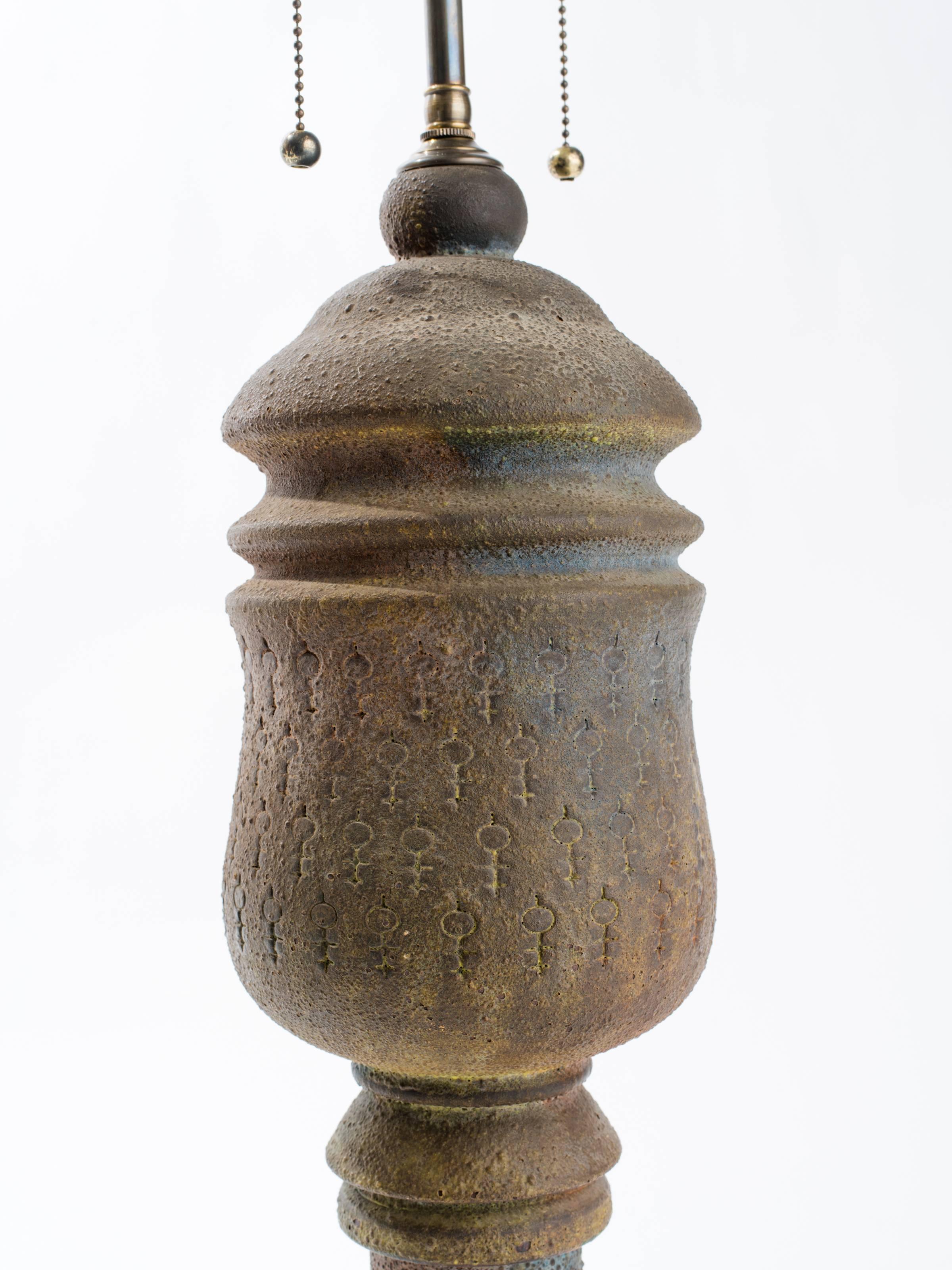 Italiano Lampada singola in ceramica d'arte italiana marrone in vendita