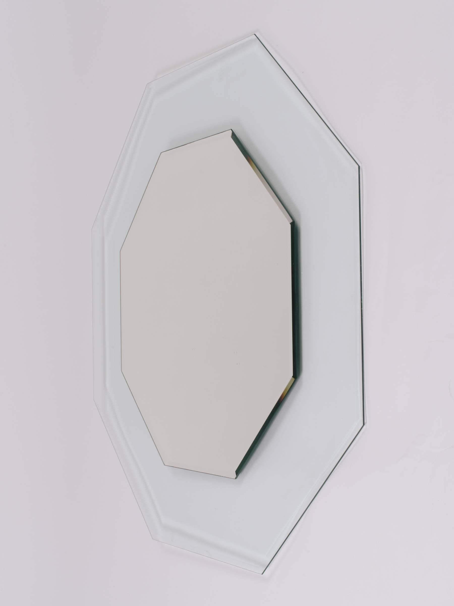 1970s Octagonal Beveled Glass Mirror In Good Condition For Sale In Tarrytown, NY