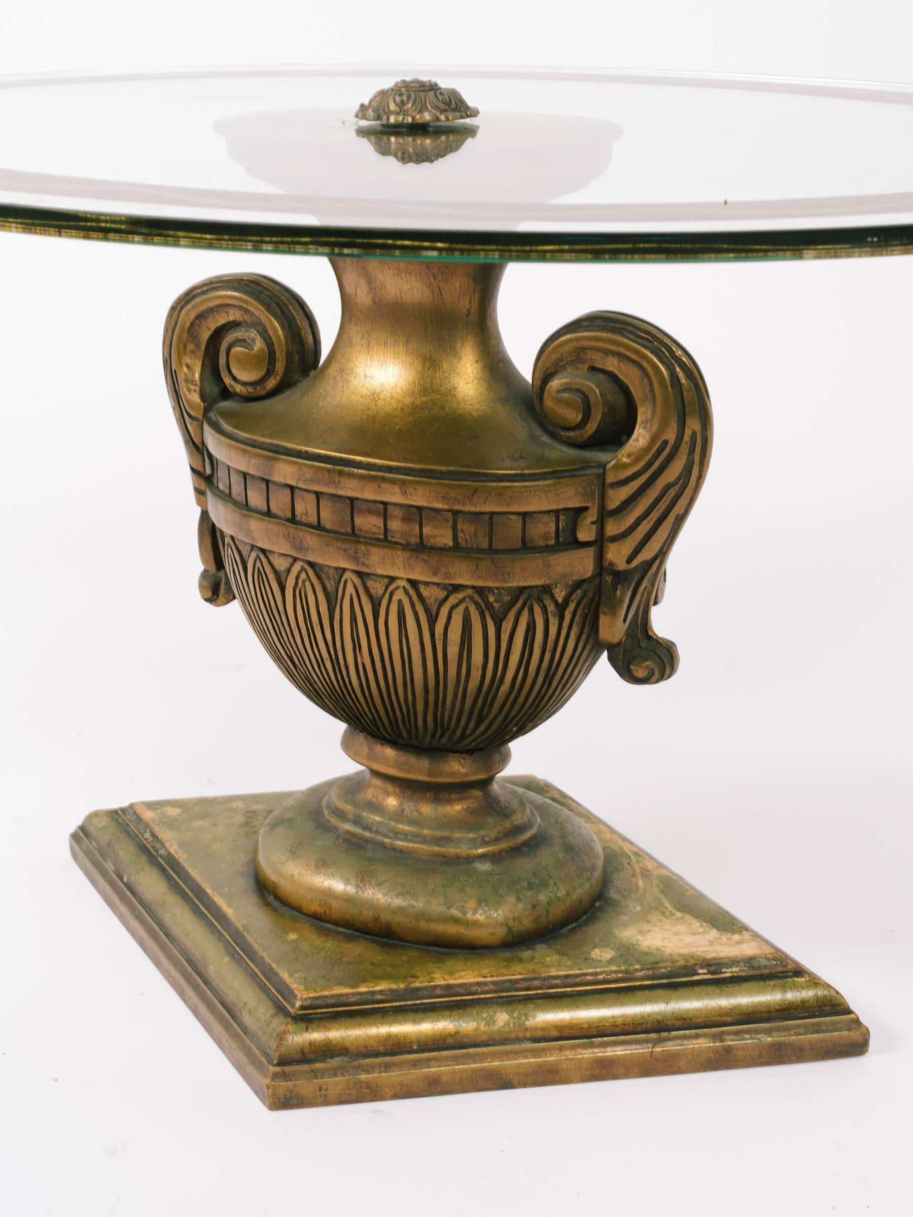 Pair of 1950s, Italian Carved Wood Urn Side Tables In Good Condition For Sale In Tarrytown, NY