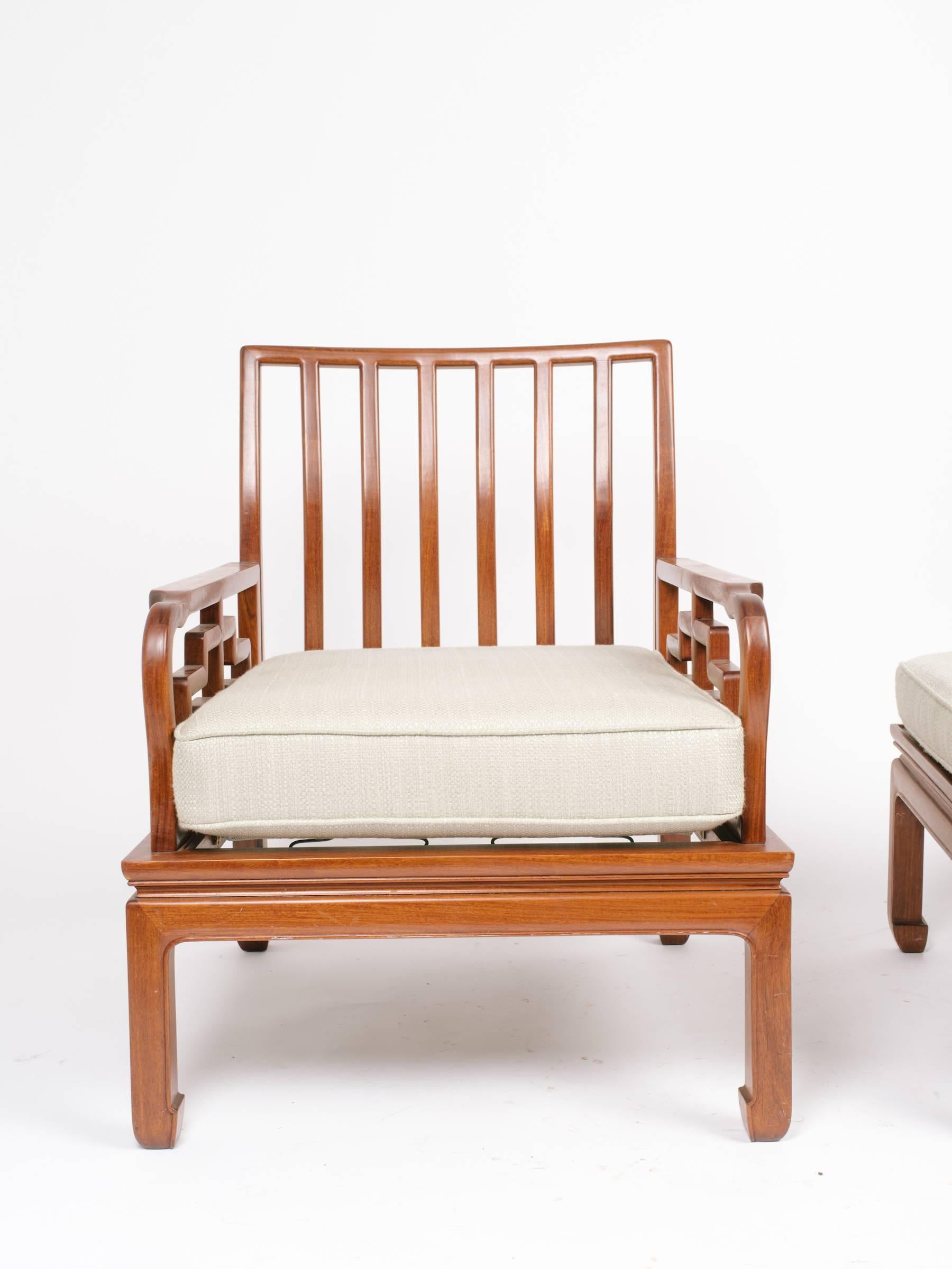 Paire de chaises et d'ottomans asiatiques des années 1960 en vente 4