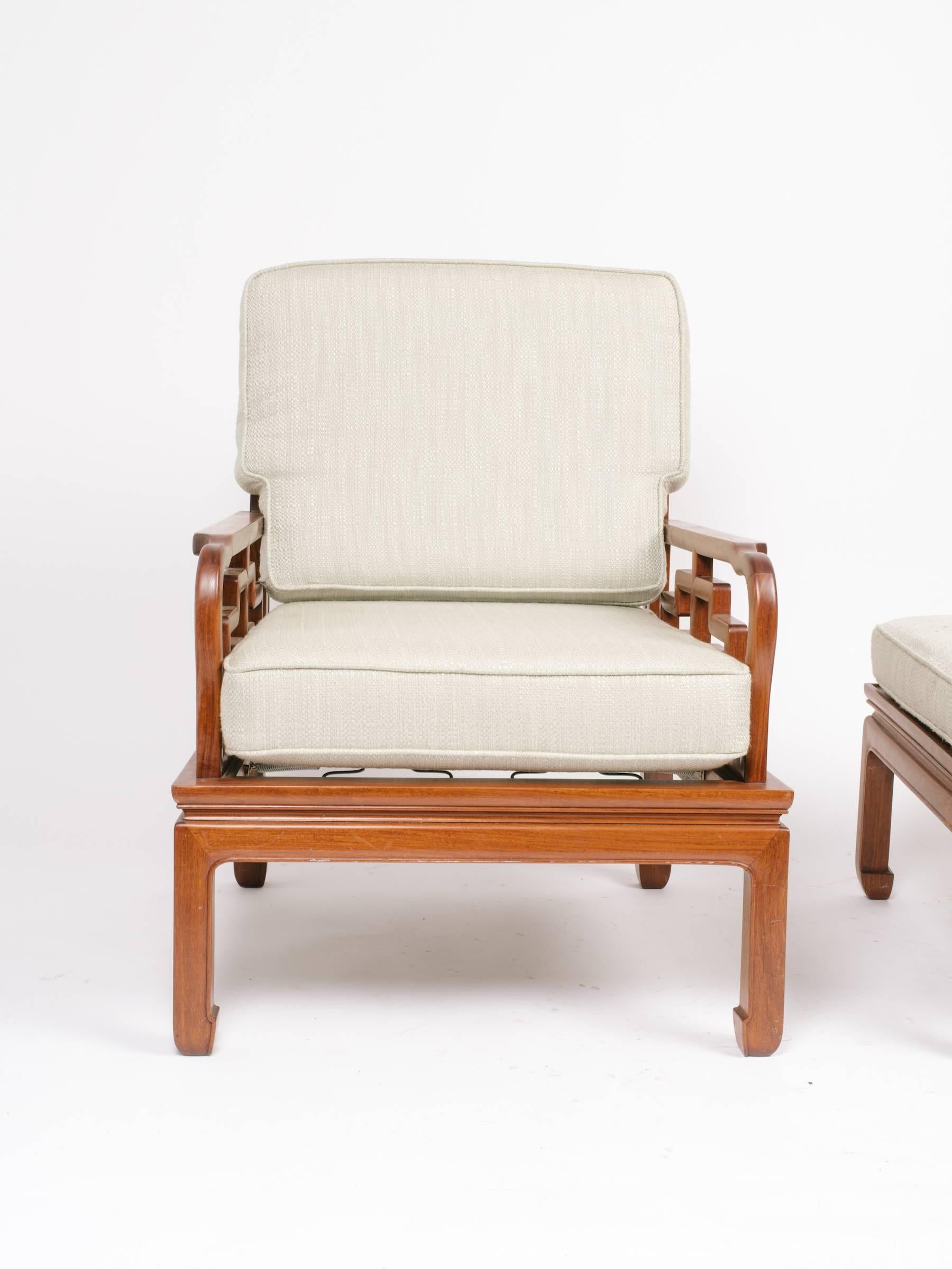 Paire de chaises et d'ottomans asiatiques des années 1960 en vente 2