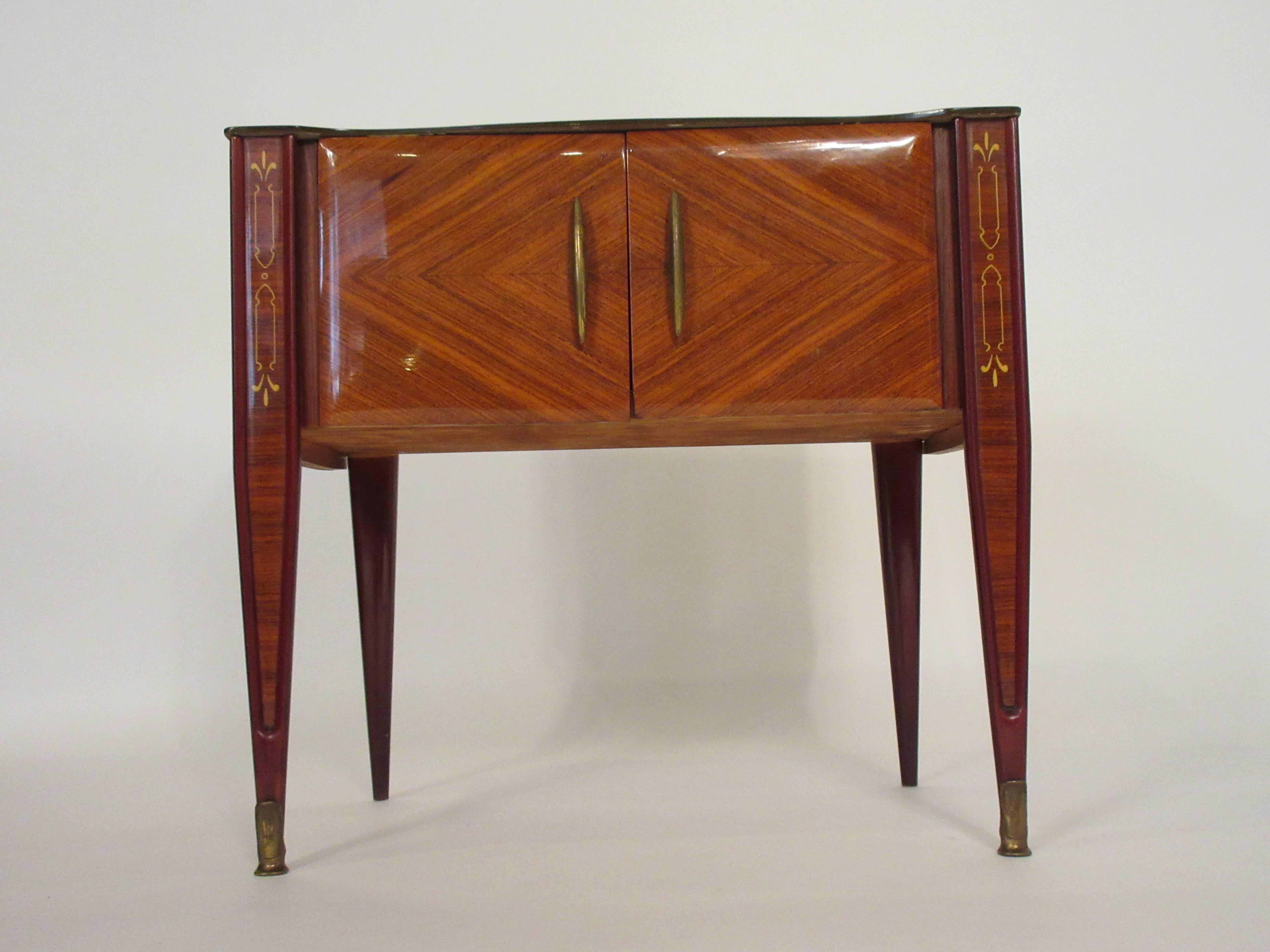 Pair of 1940s Italian Glass Top Nightstands In Good Condition For Sale In Tarrytown, NY