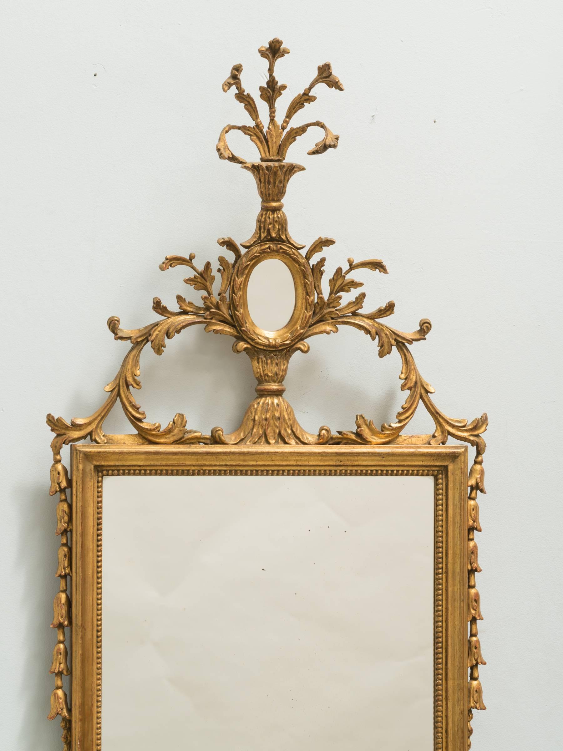 Miroir italien en bois doré en vente 1