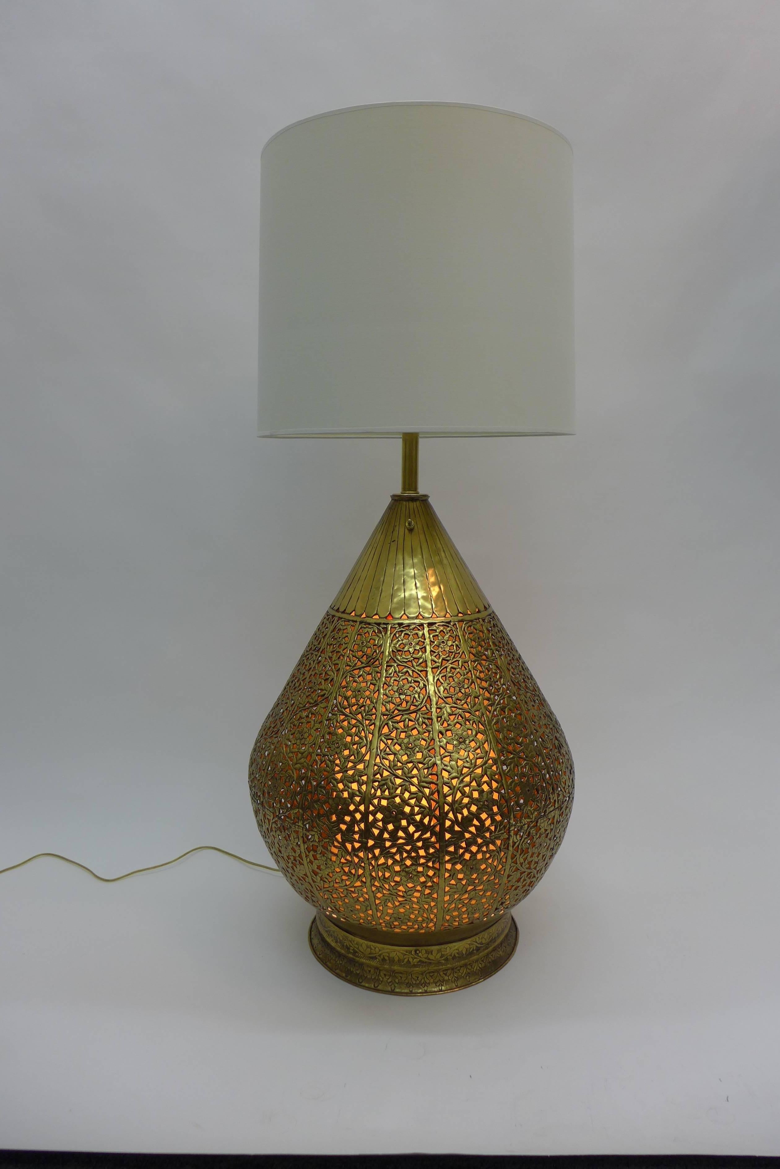 Monumental Brass Asian Lamp For Sale 5