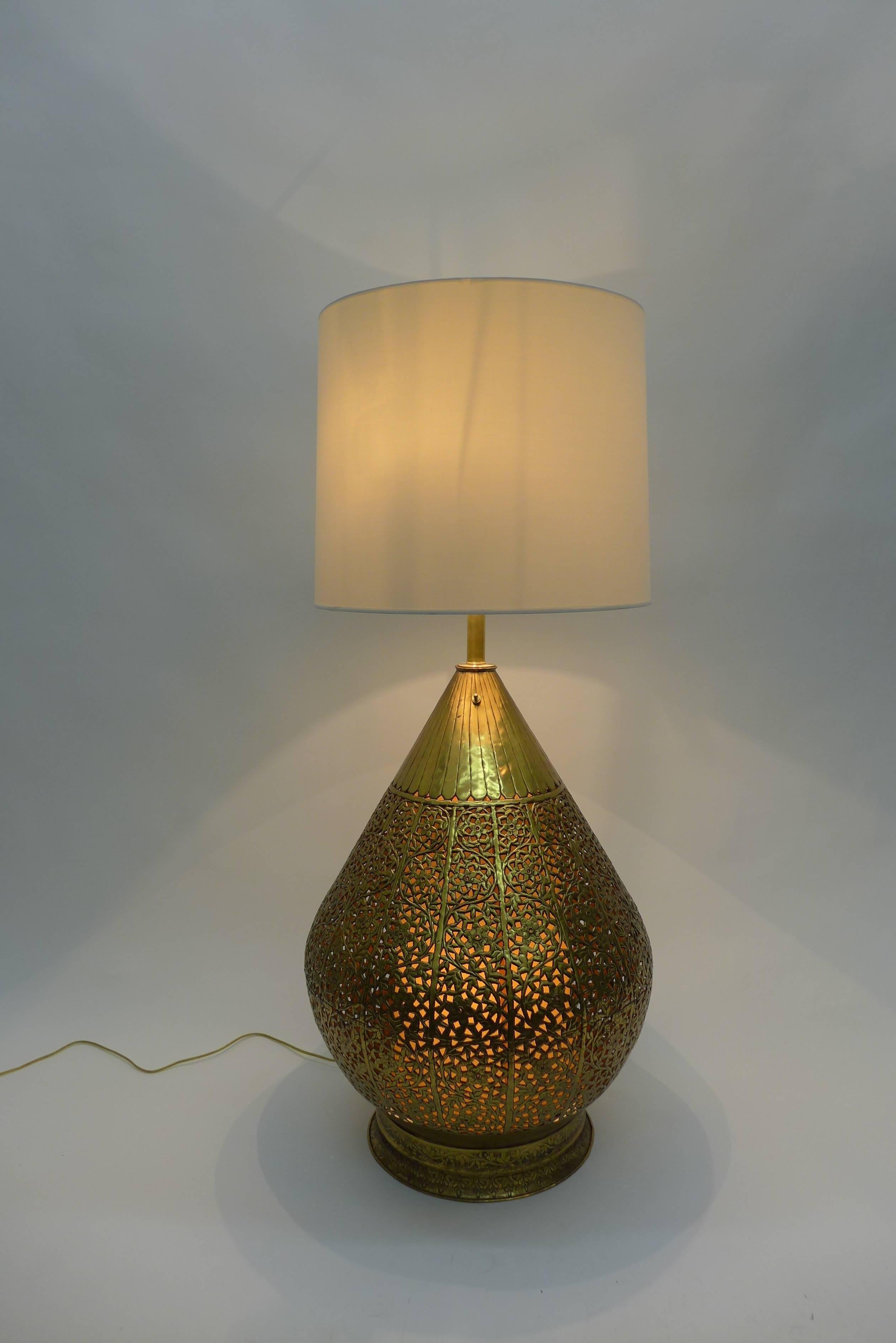 Monumental Brass Asian Lamp For Sale 4