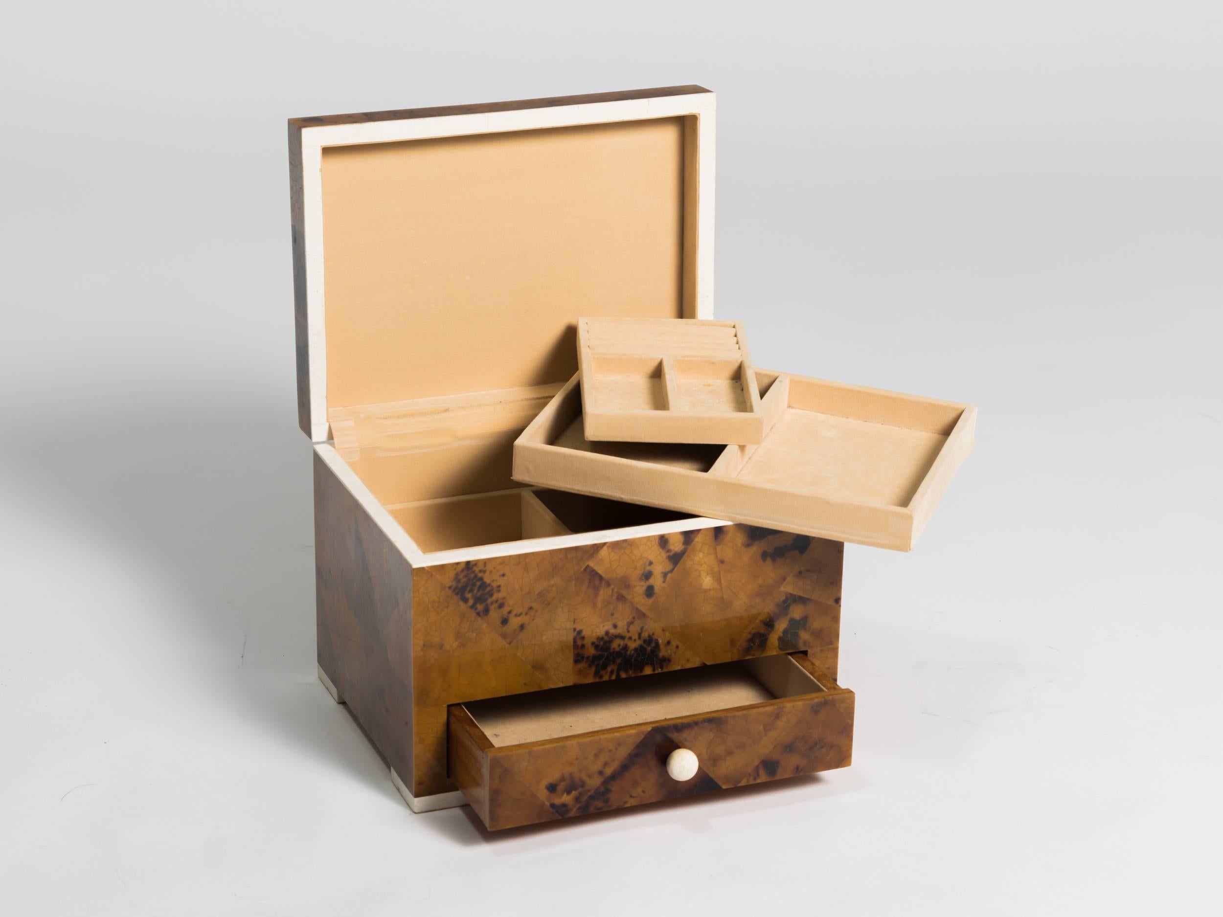 Burl Design Stone Jewelry Box In Good Condition In Tarrytown, NY