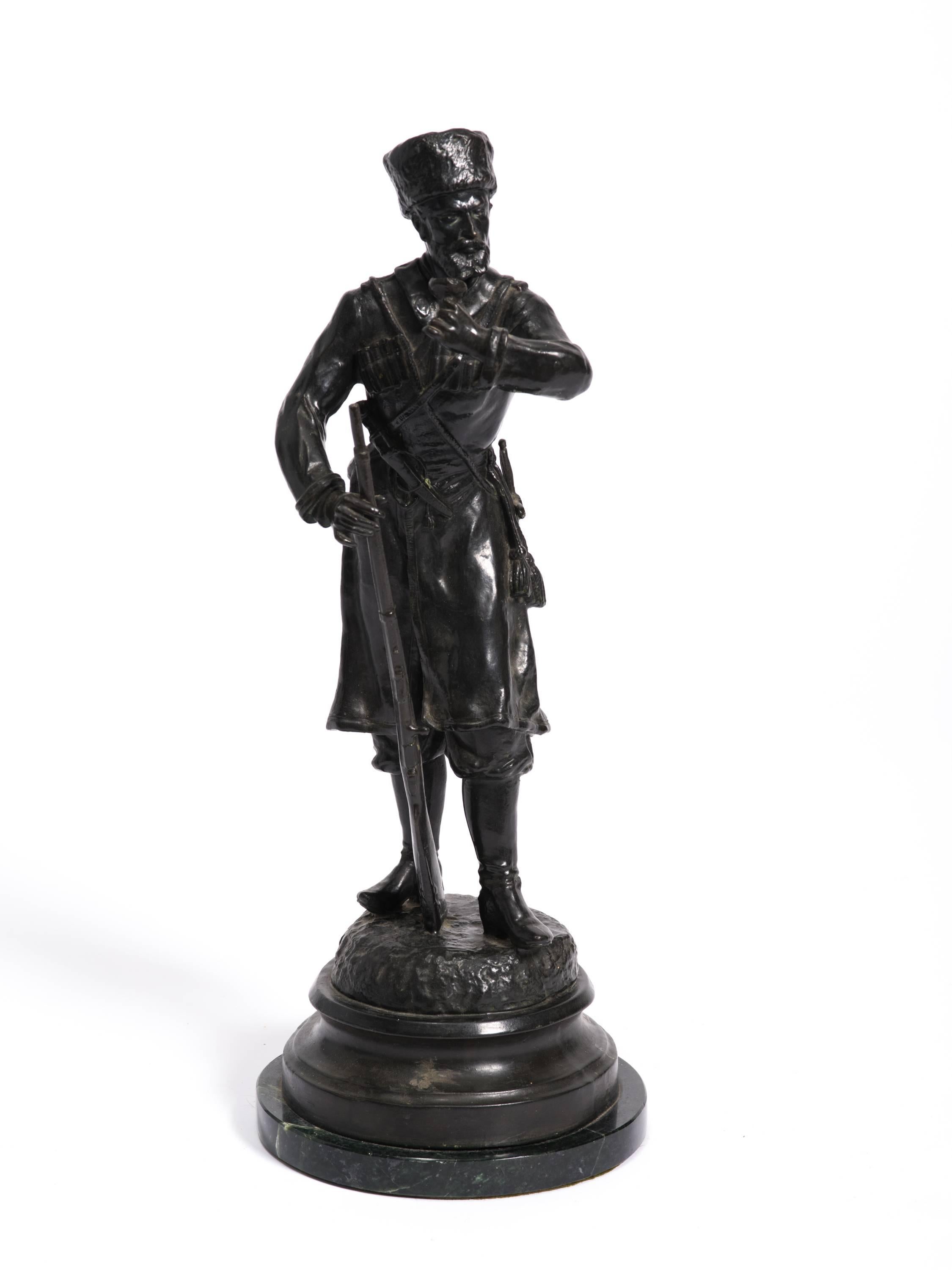 Européen Statue de cosaque russe en bronze en vente