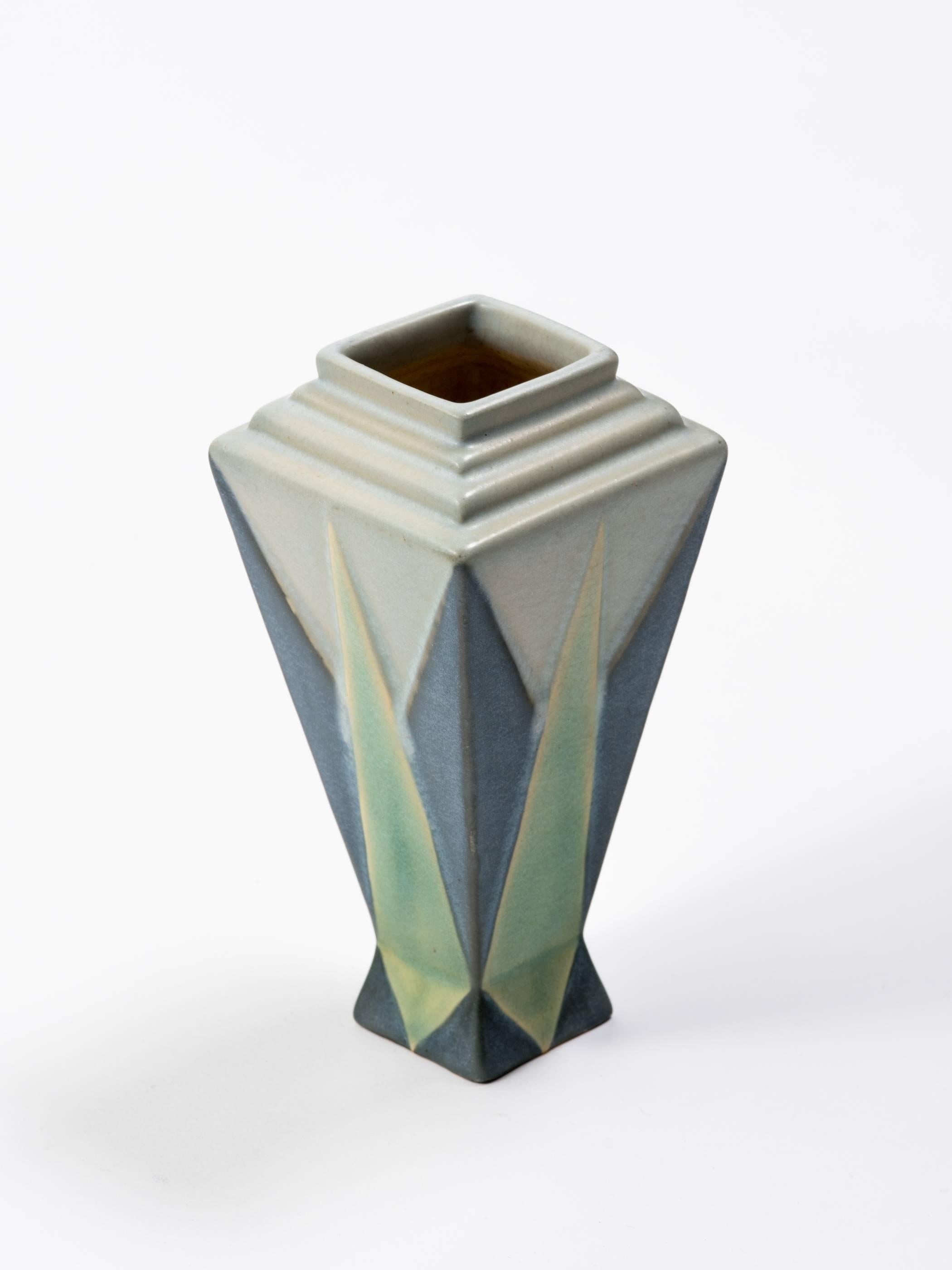 Roseville Futura Cabinet Vase In Good Condition In Tarrytown, NY