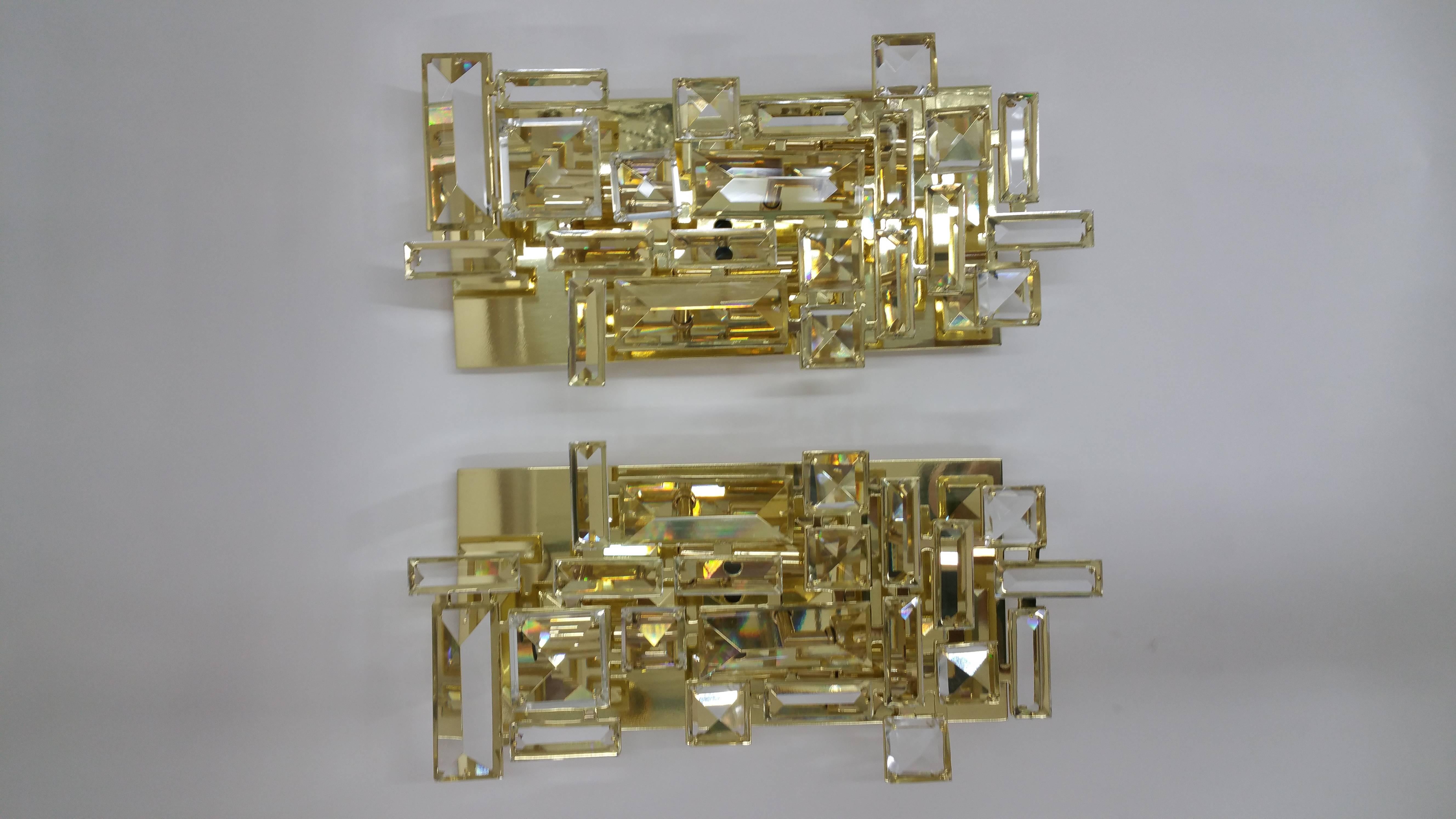 Pair of Hand-Cut Crystal Sconces In Excellent Condition For Sale In Tarrytown, NY