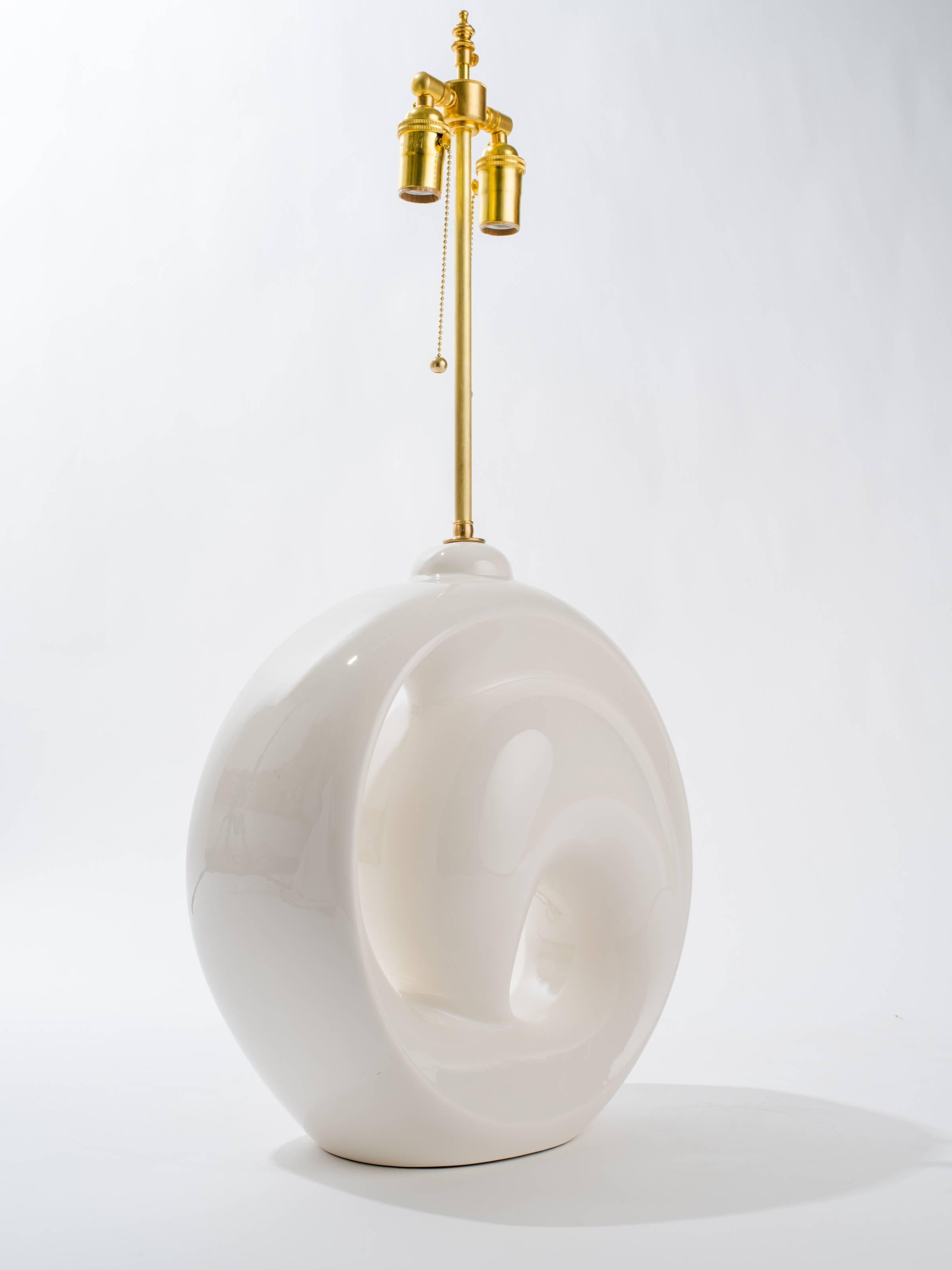Large White Sculptural Ceramic Lamp In Good Condition For Sale In Tarrytown, NY