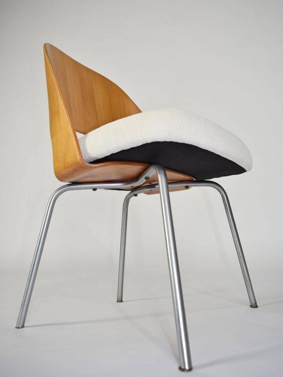 Rare Set Of Eero Saarinen For Knoll Executive Chairs With Wood Backs A Set Of Four Eero Saarinen Executive Chairs With Wood Backs Newly Upholstered In Holly