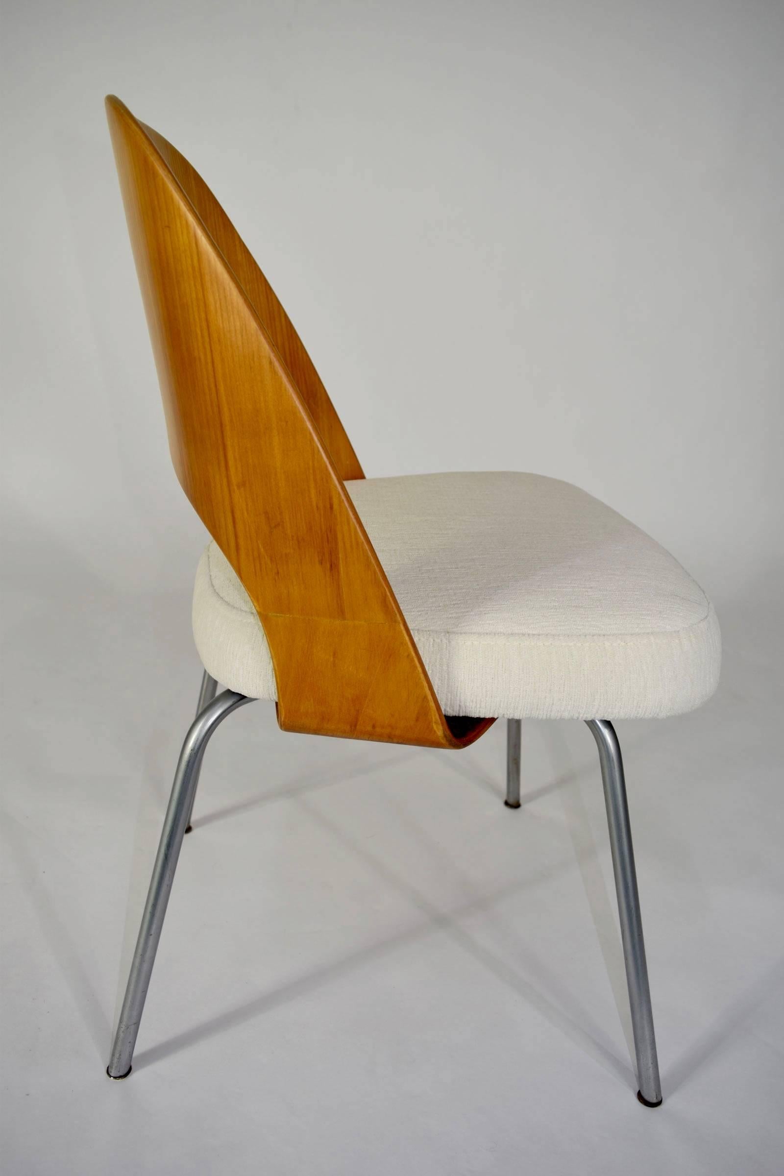 American Rare Set of Eero Saarinen for Knoll Executive Chairs with Wood Backs