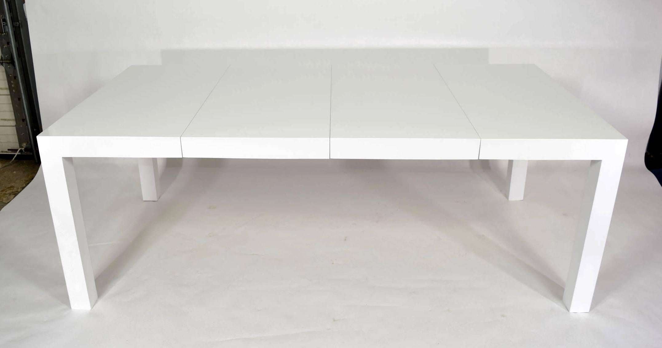 A fresh Parsons style dining table in white lacquer by Milo Baughman for Thayer Coggin. Table is 39.25