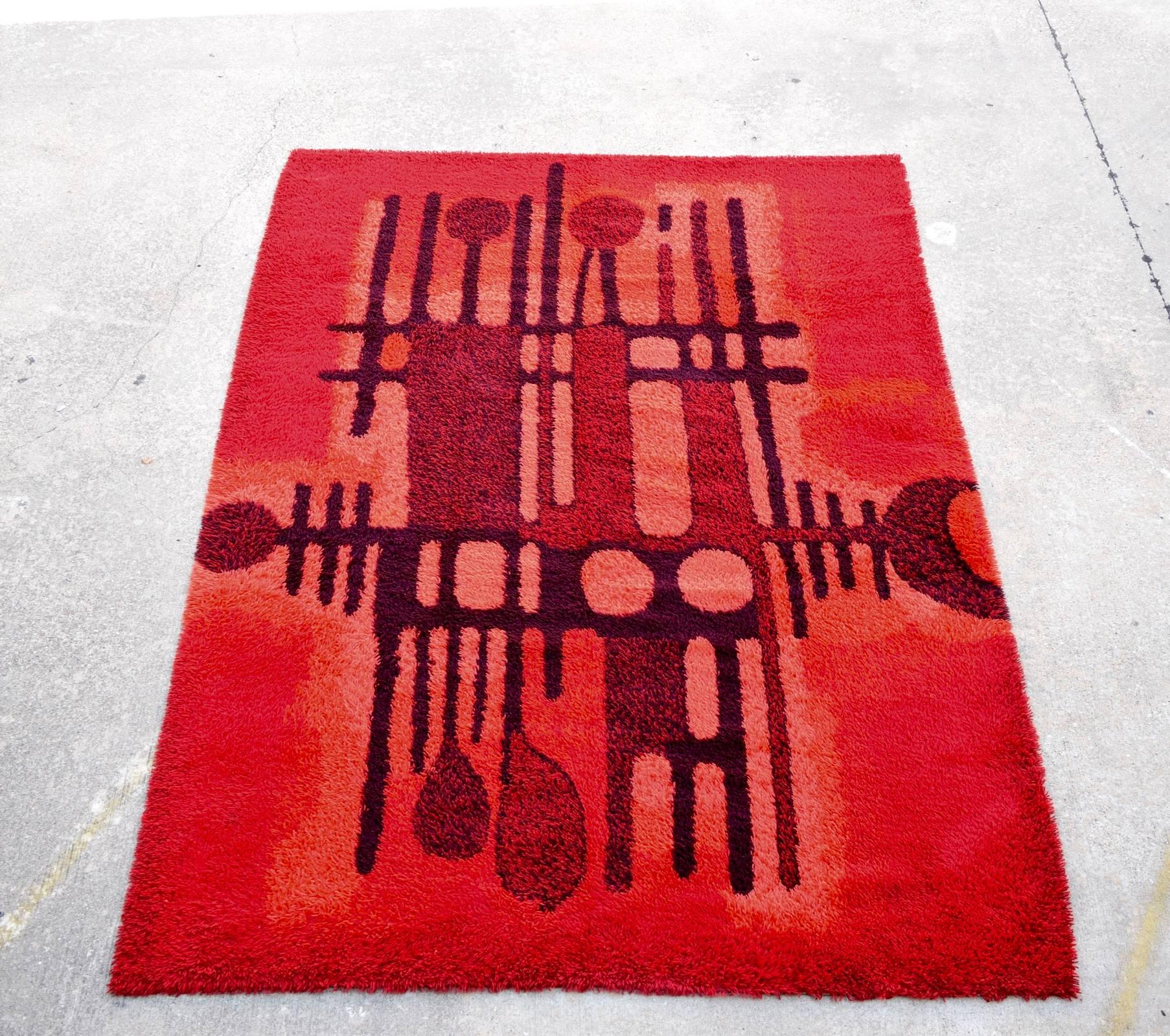 The colors are brilliant. Slight shag rug in various tones of red by Ege Rya.