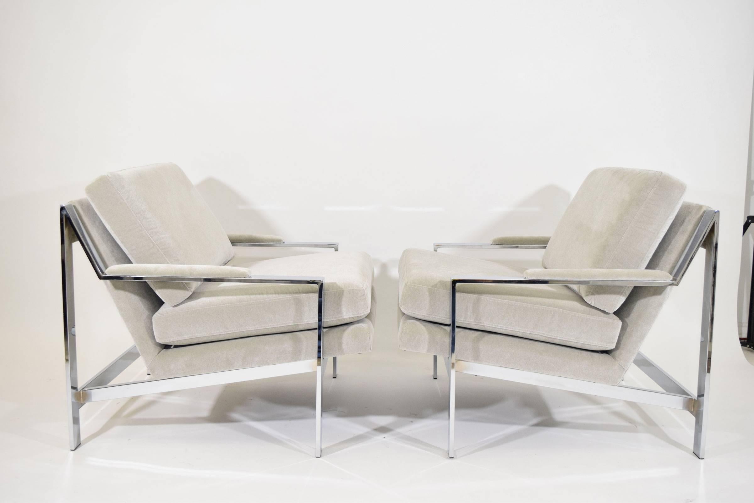 Mid-Century Modern Pair of Milo Baughman Style Lounge Chairs
