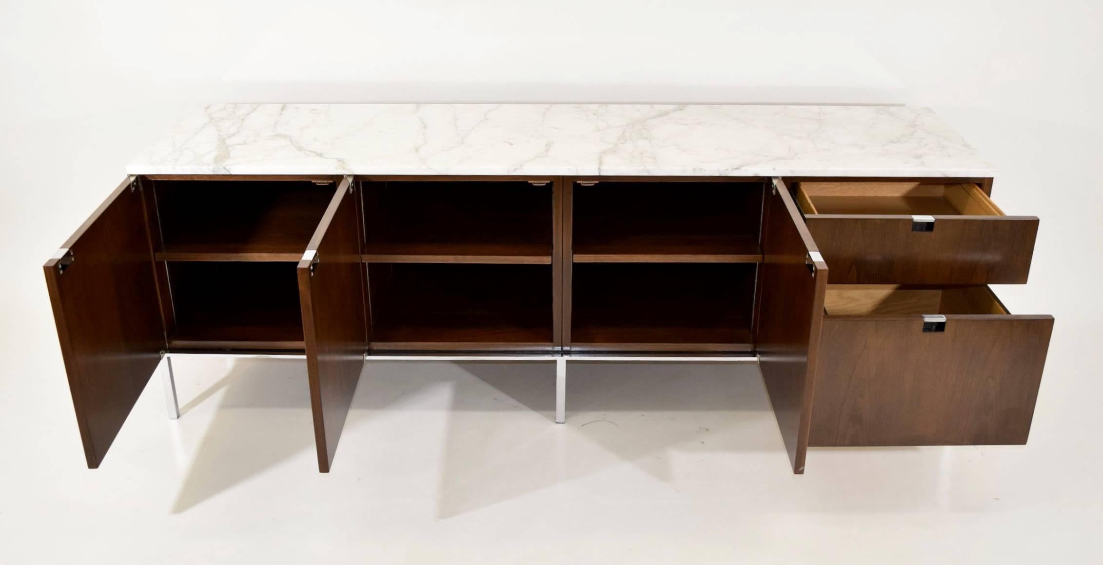 Early Florence Knoll Walnut Credenza with Marble Top In Excellent Condition In Dallas, TX