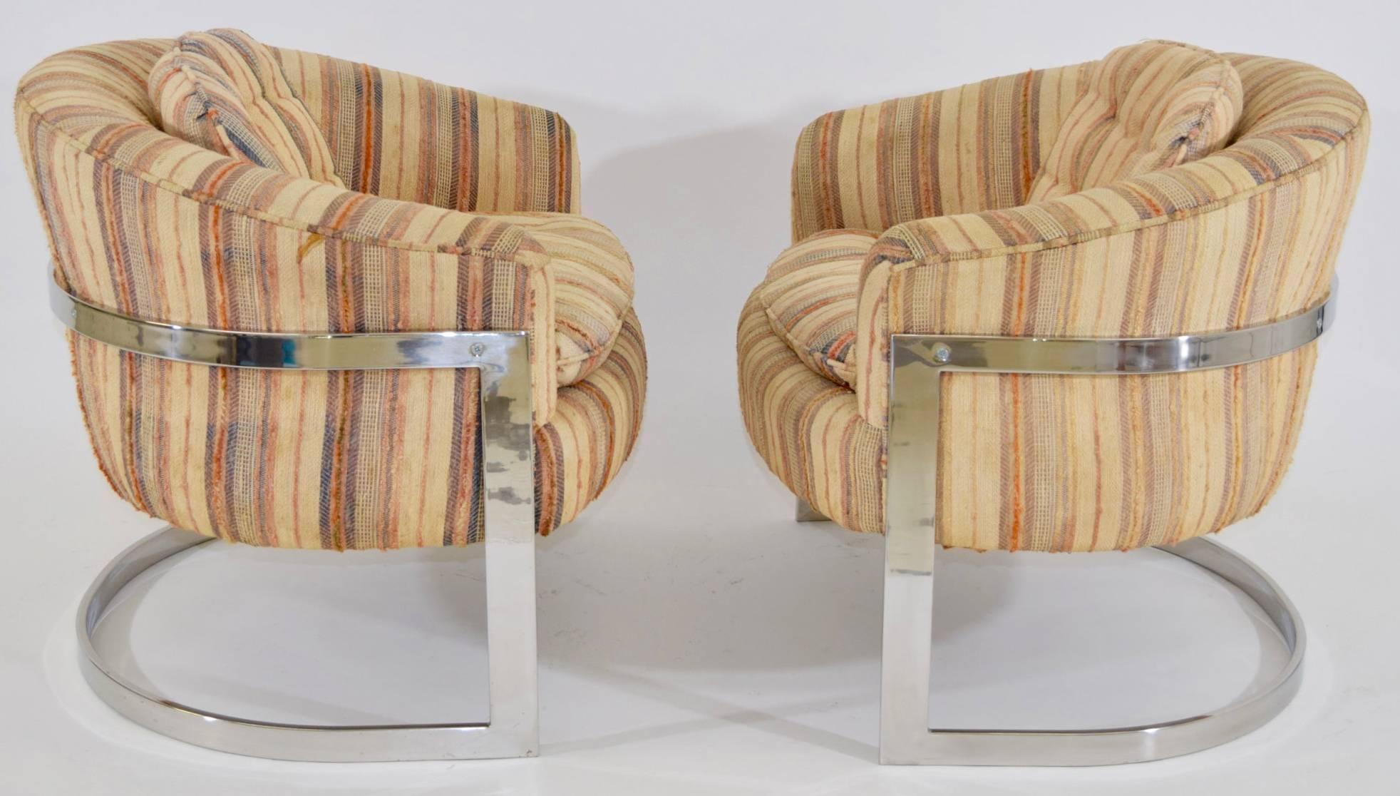 Mid-Century Modern Pair of Milo Baughman Barrel Back Lounge Chairs