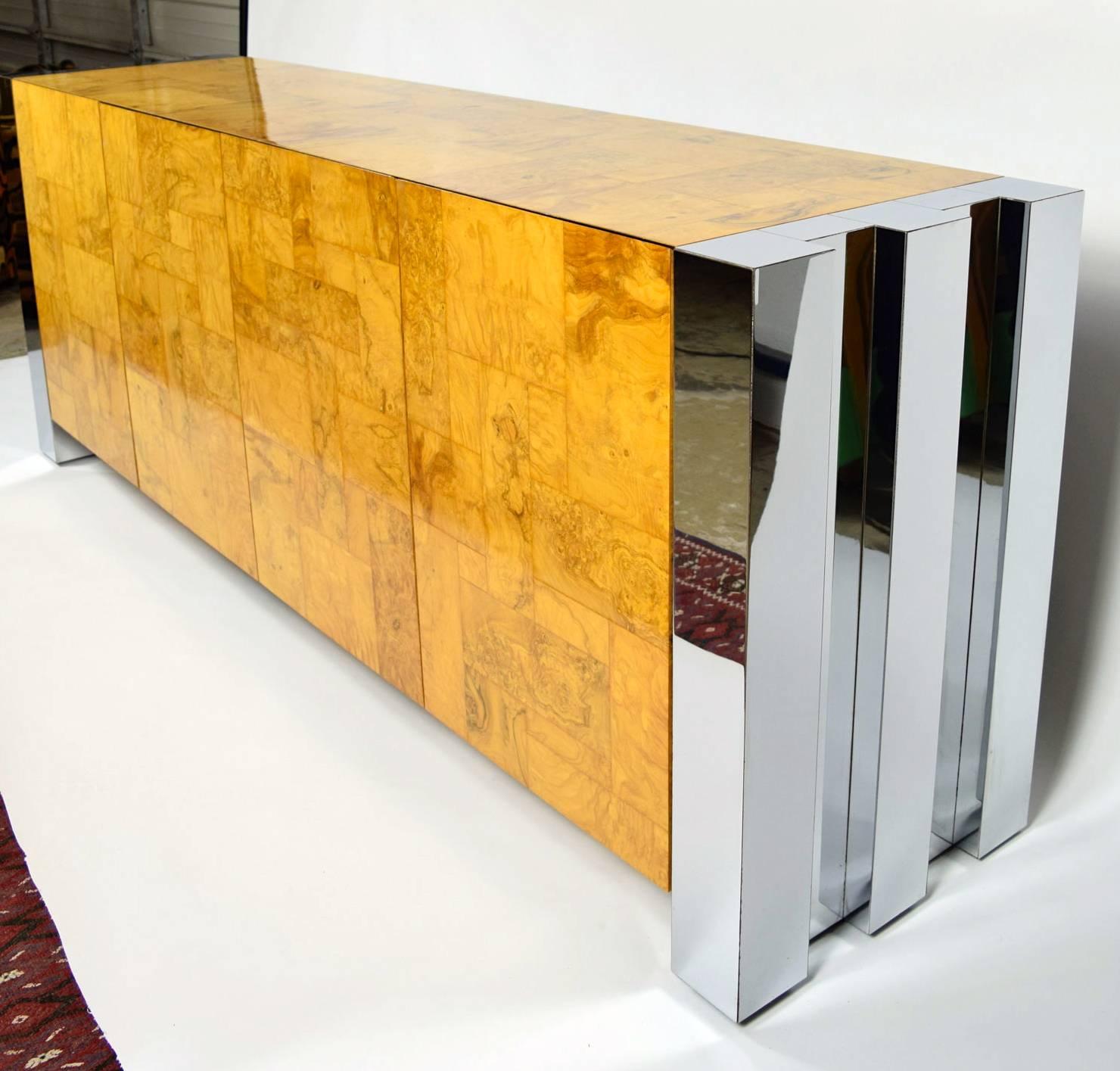 Mid-Century Modern Console Cityscape de Paul Evans en bois de ronce et chrome en vente