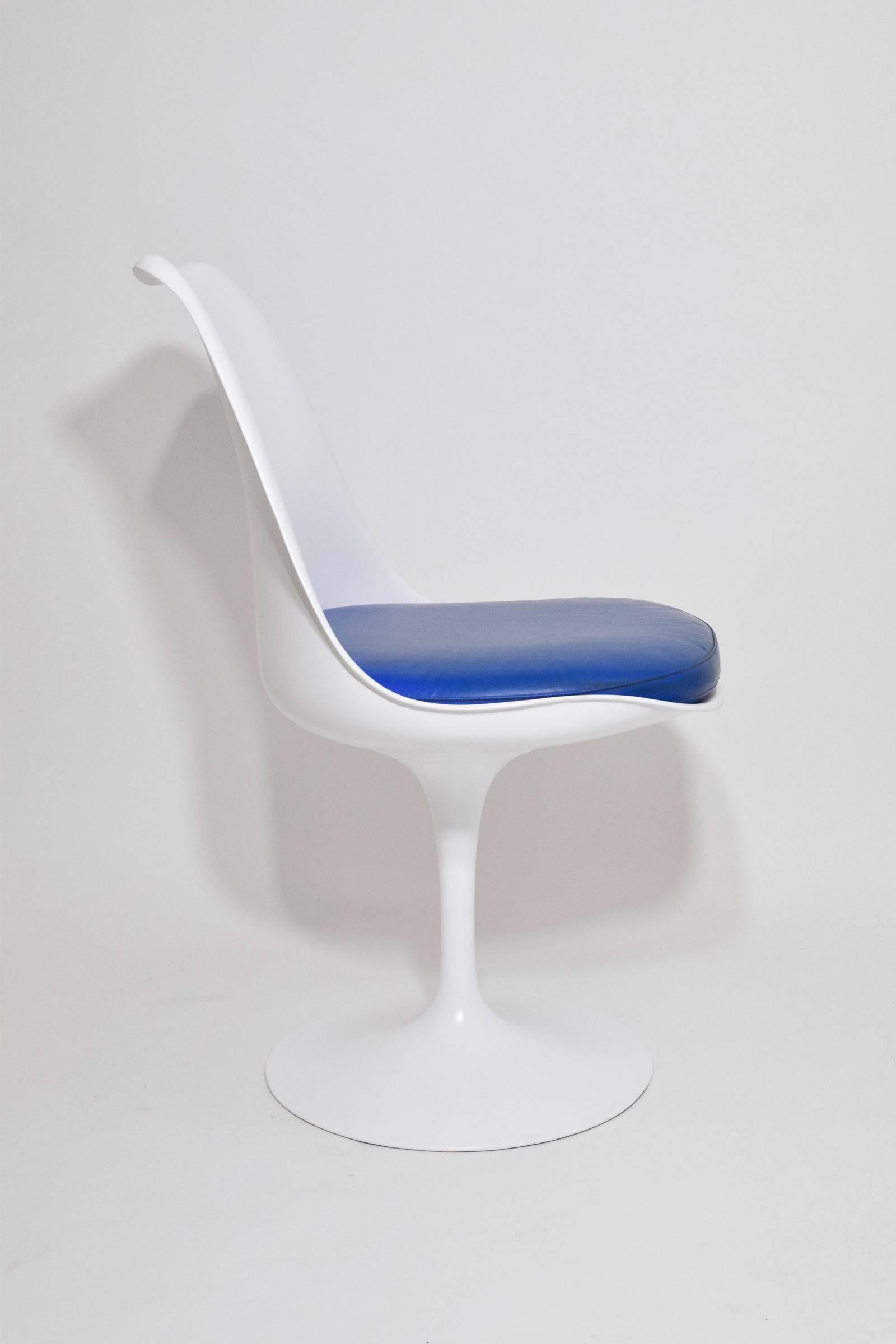 American Set of Four Early Eero Saarinen Tulip Chairs by Knoll