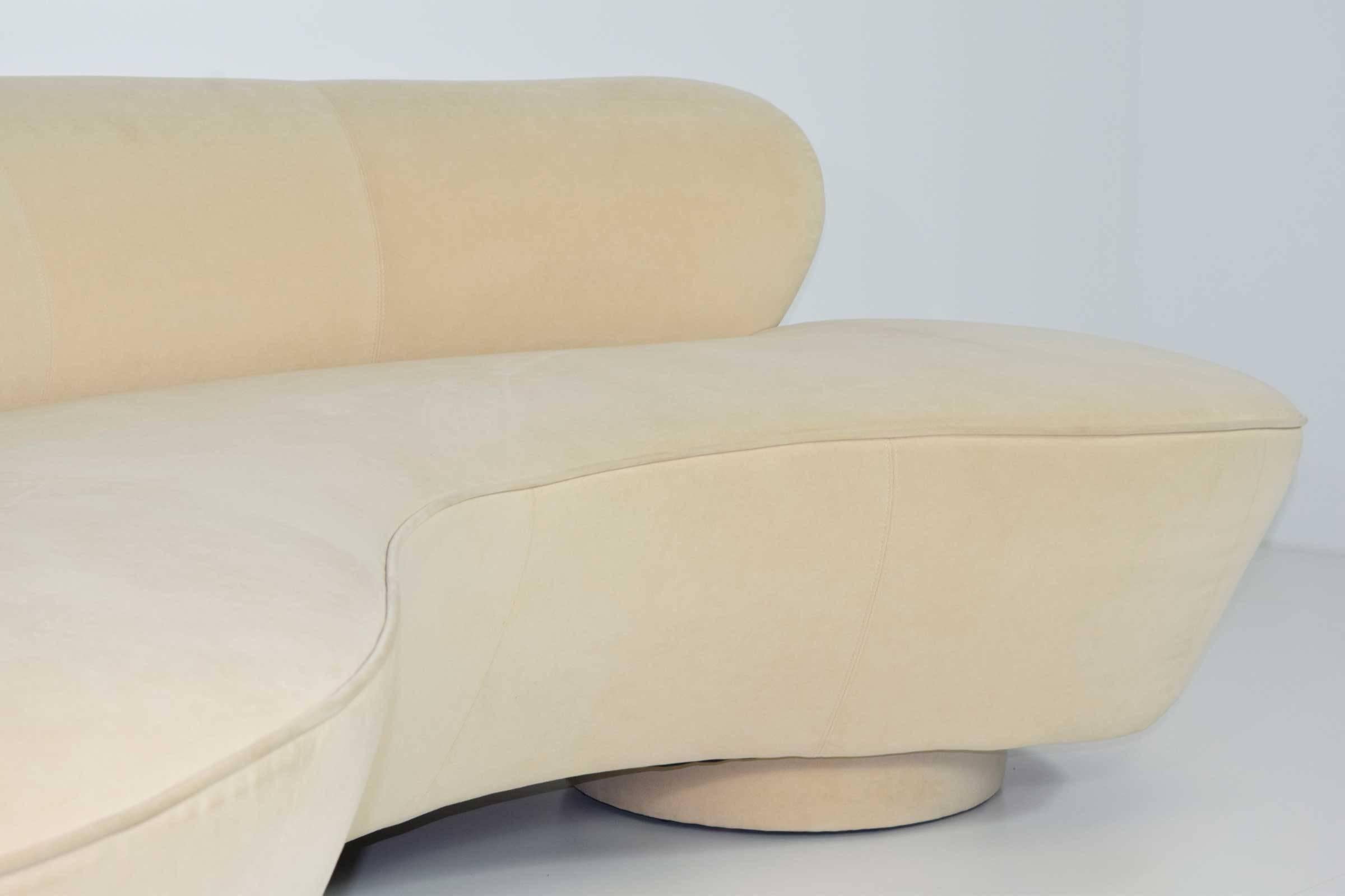 Vladimir Kagan Cloud or Serpentine Sofa by Directional In Excellent Condition In Dallas, TX