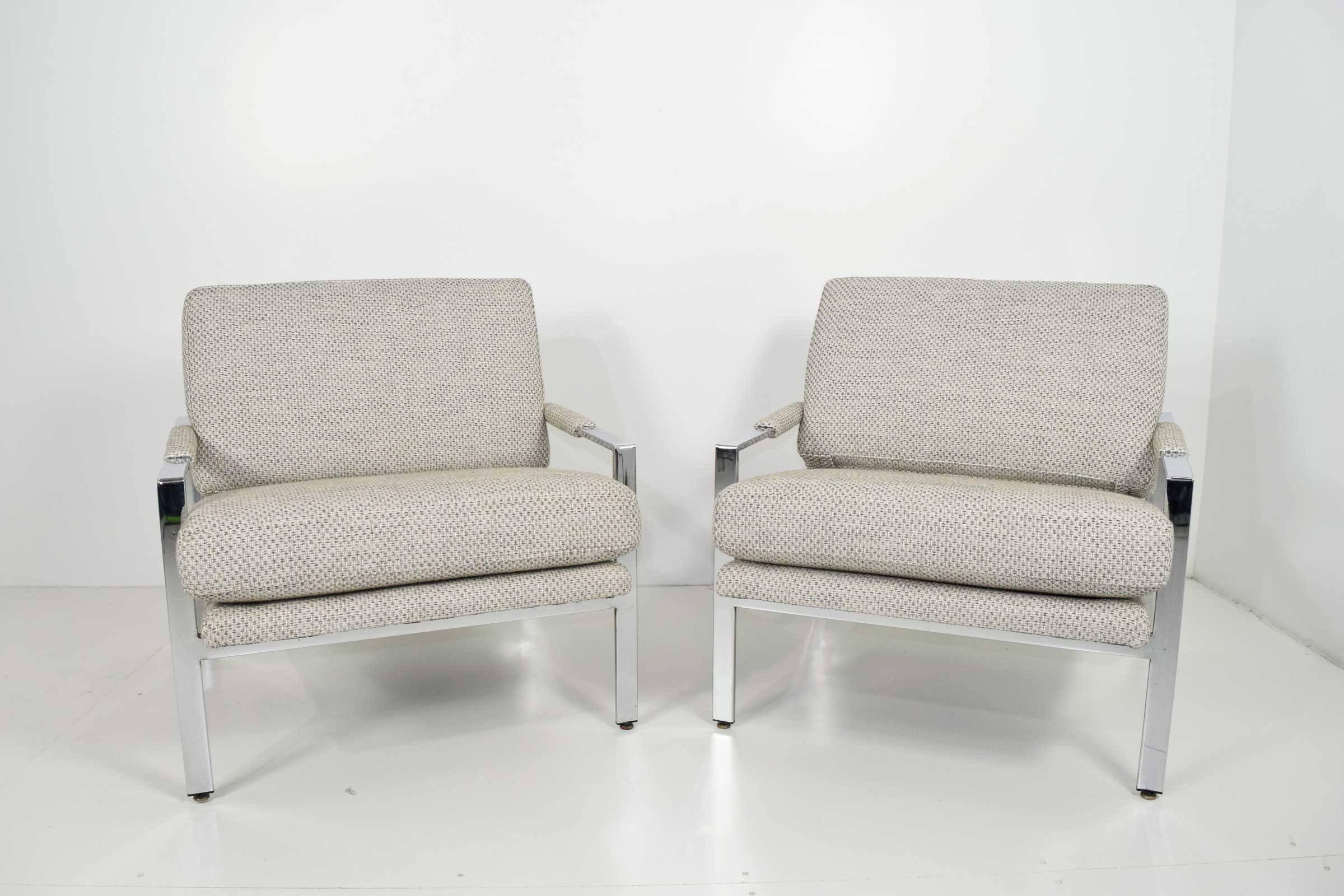Upholstery from Ligne Roset, high quality. Beautiful brown, gray or bronze and off-white. 