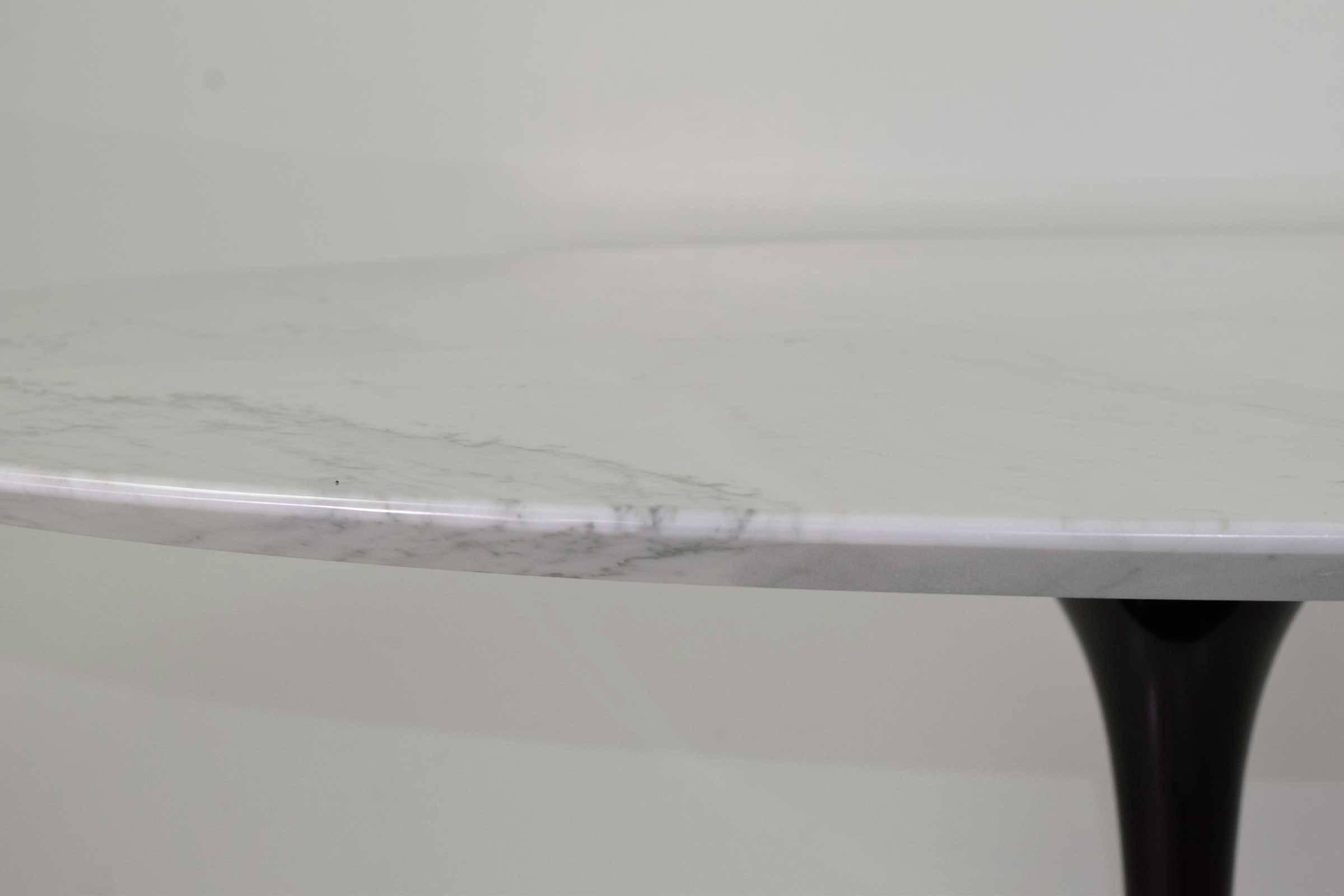 Italian Eero Saarinen for Knoll, 60 Inch Marble-Top Tulip Table, 1970s