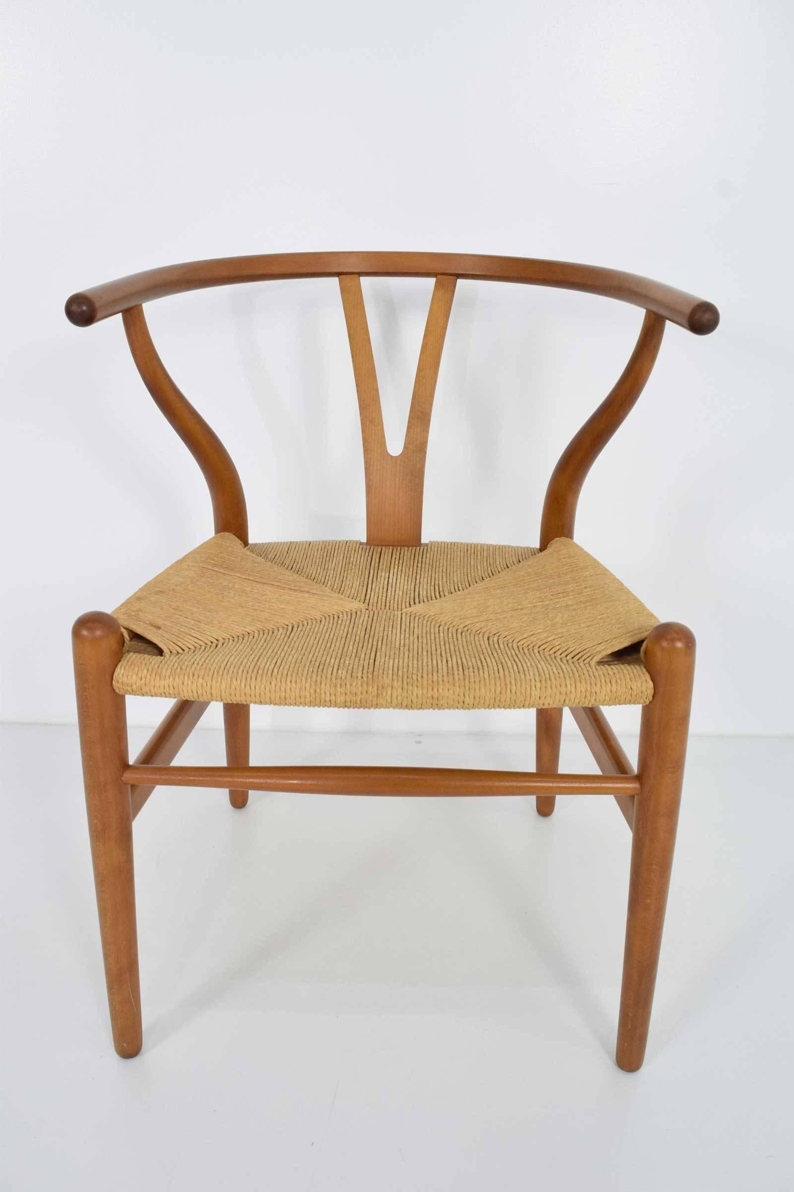 Mid-Century Modern Set of Eight Hans Wegner CH-24 Wishbone Chairs for Carl Hansen