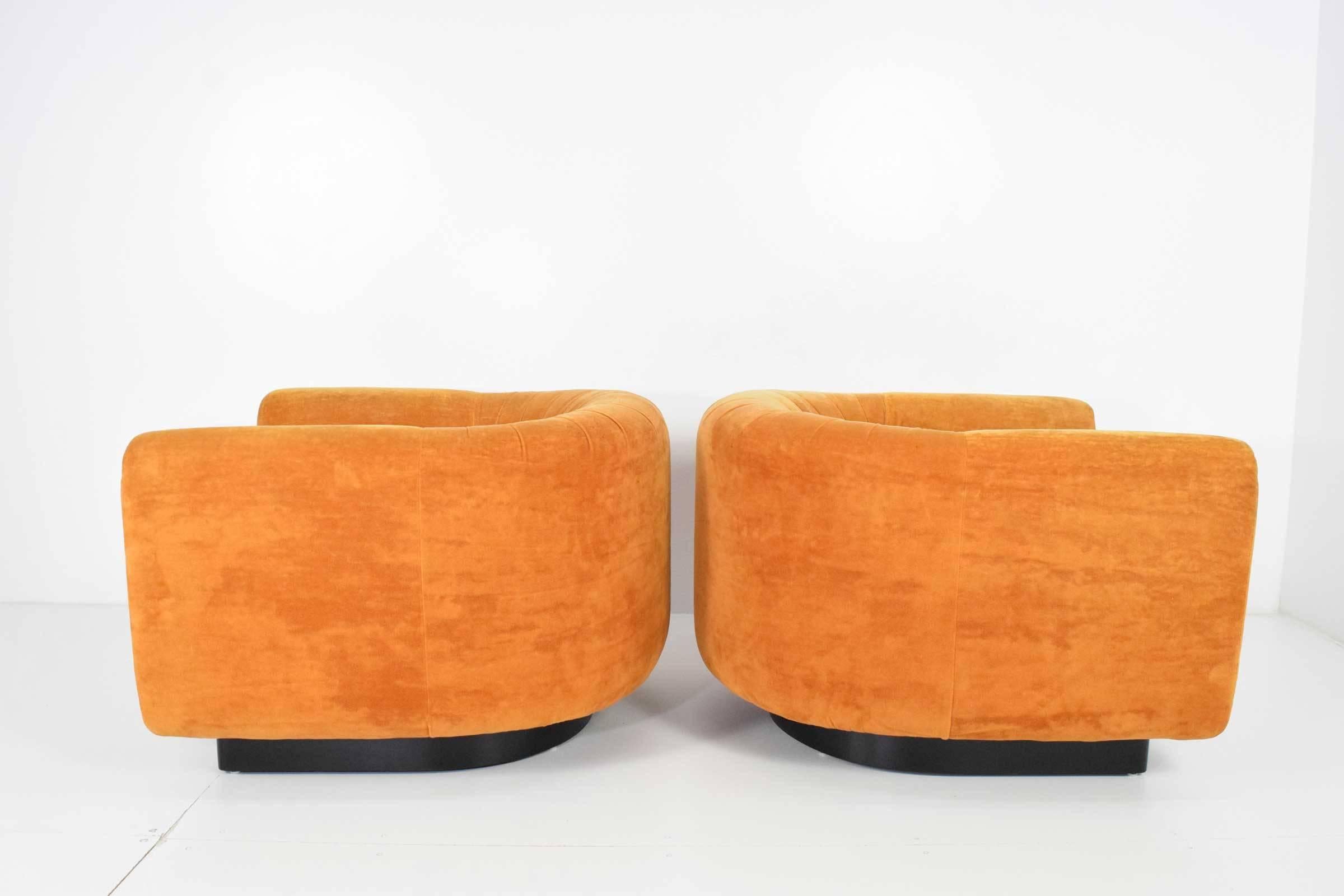 Mid-Century Modern Pair of Milo Baughman style Lounge Chairs by Metropolitan Furniture Company
