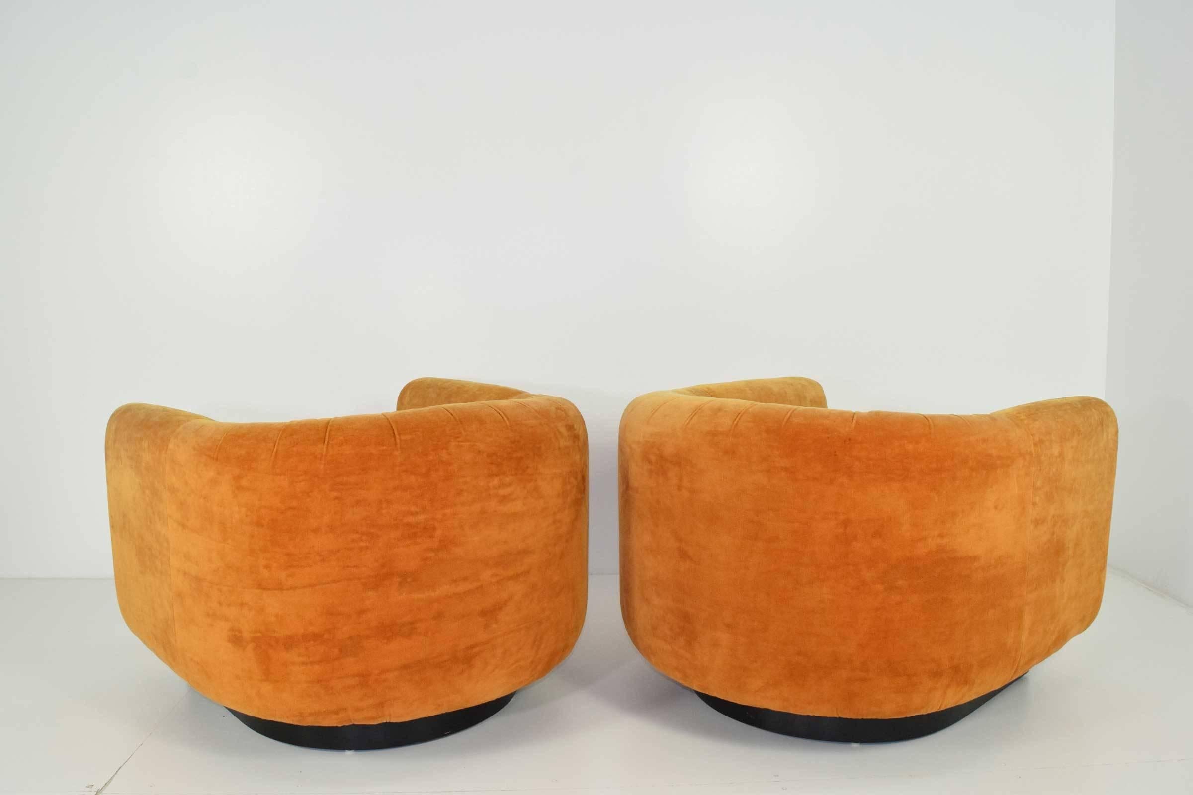 American Pair of Milo Baughman style Lounge Chairs by Metropolitan Furniture Company