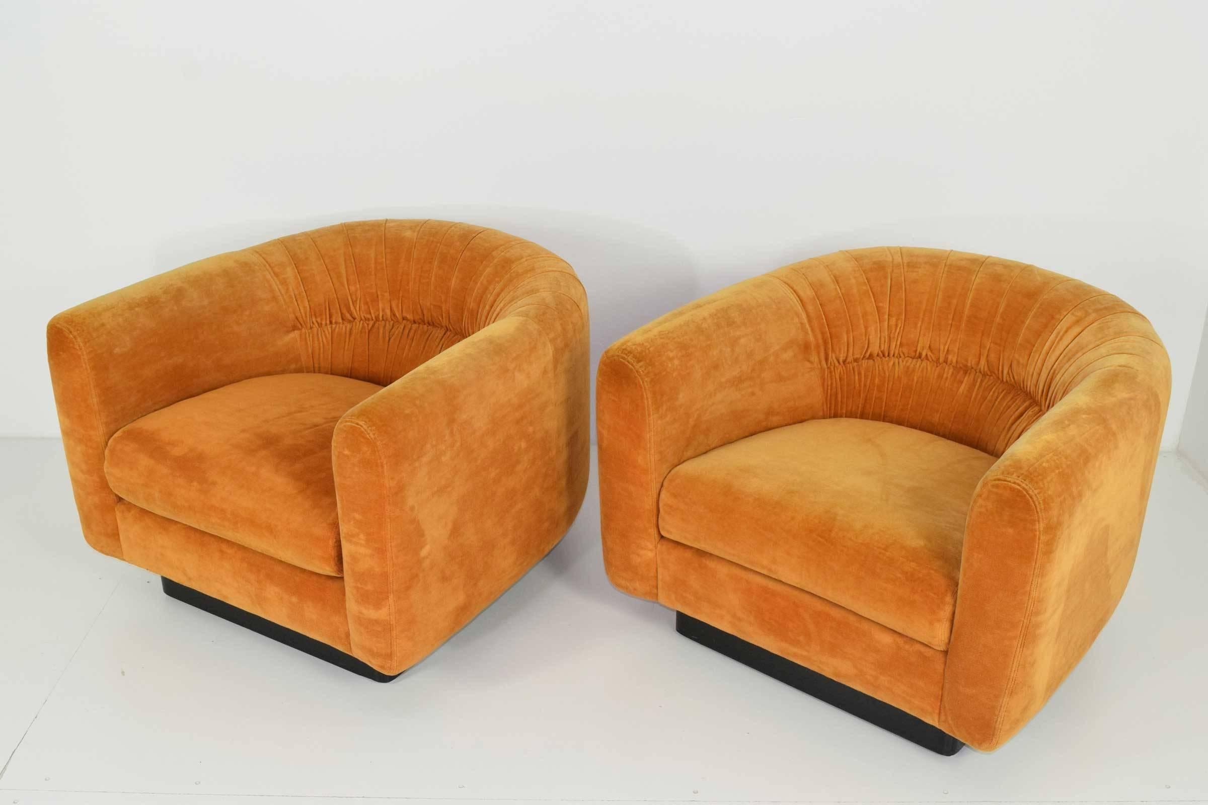 Super comfortable and great looking. Pair of lounge chairs in the style of Milo Baughman.  By Metropolitan Furniture Company. On a wooden platform, with velvet fabric that is in very nice condition.