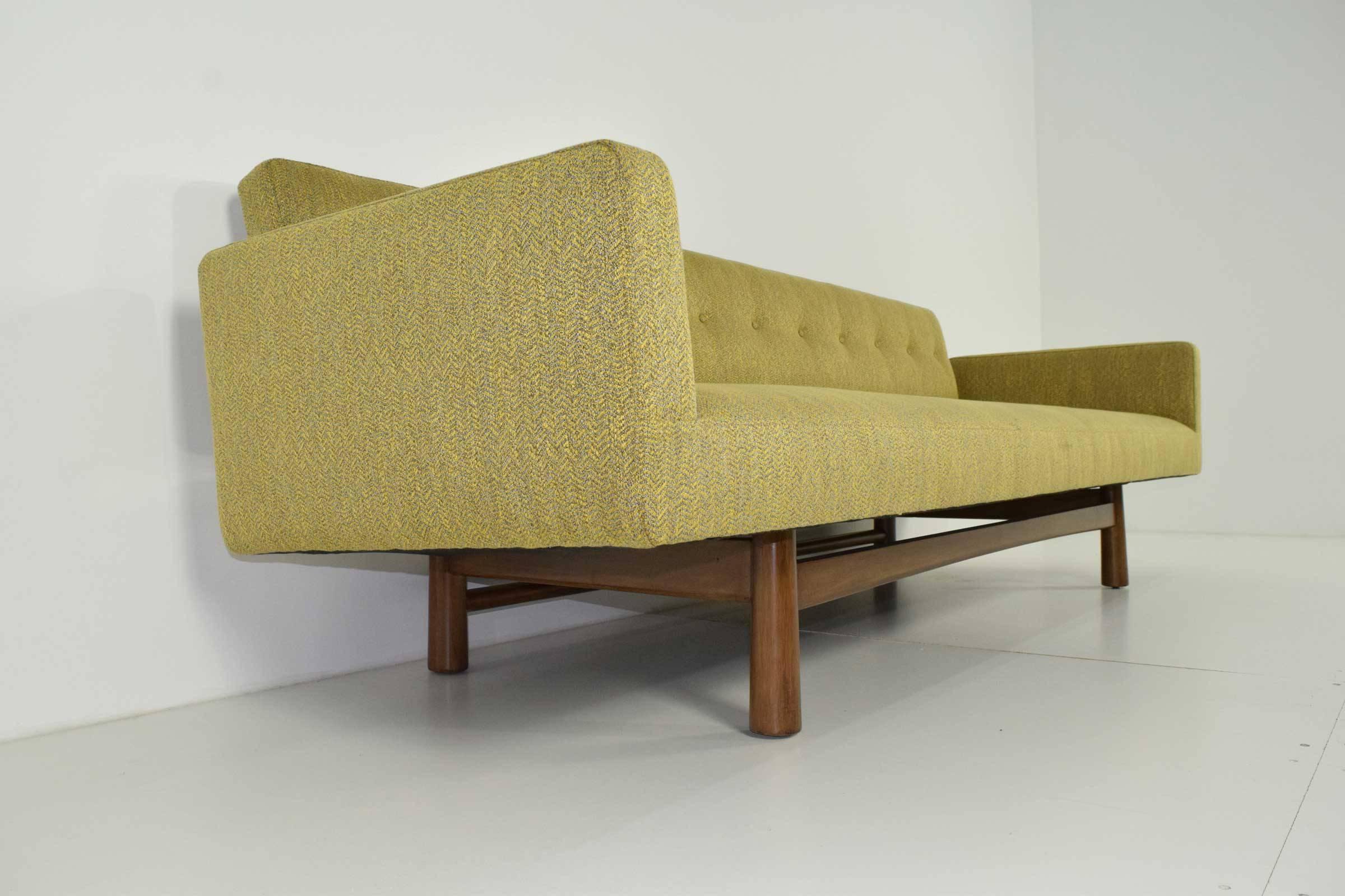 Gorgeous Gondola Bracket Back Sofa by Edward Wormley for Dunbar In Excellent Condition In Dallas, TX