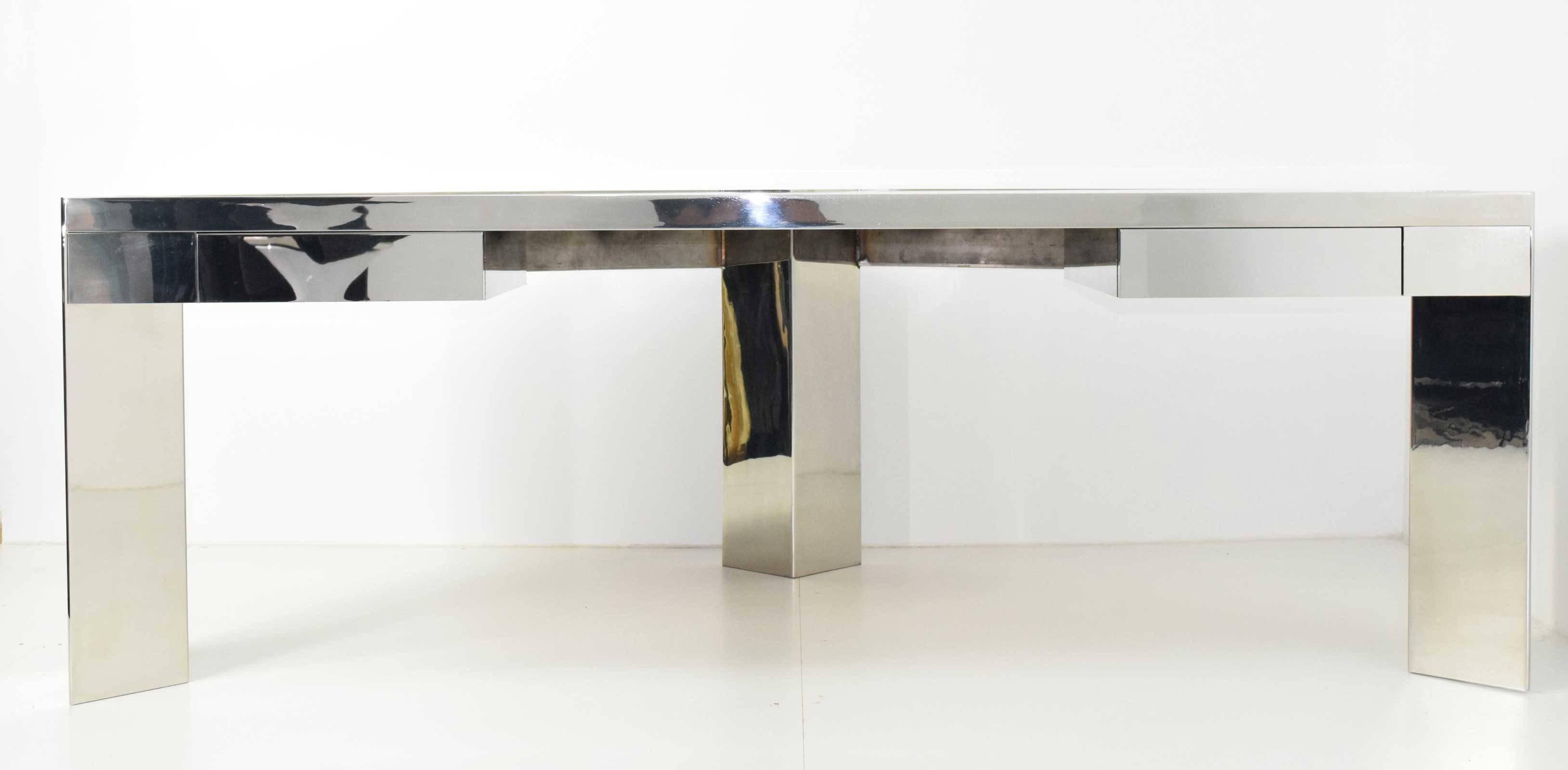 Arced desk with a polished steel frame and verde marble top. Two drawers with laminate fronts and wood inner.

Measures: Armchair clearance height: 27 in.