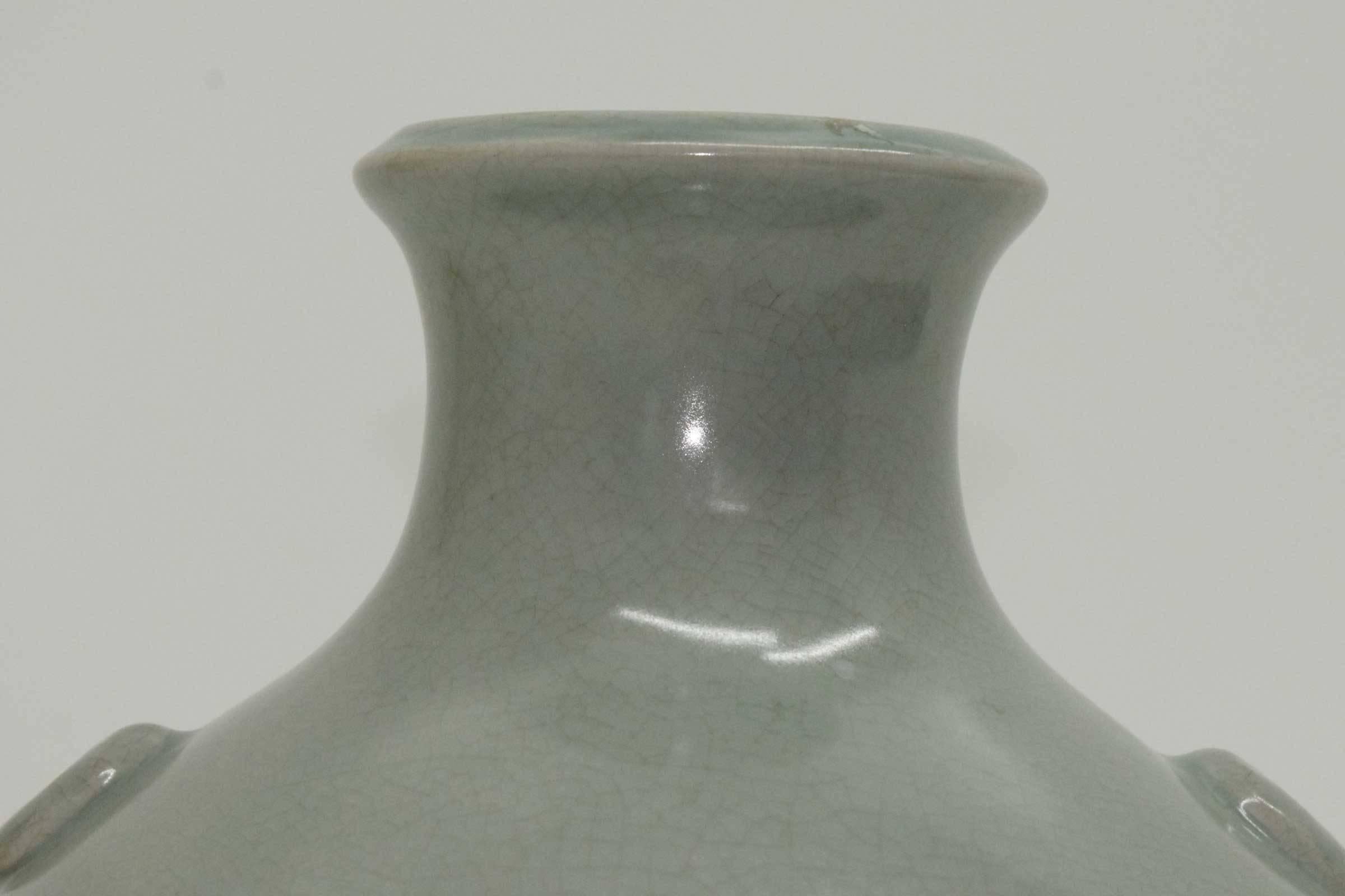 Very nice quality, beautiful luster, crackling, light green Asian ceramic vase.
