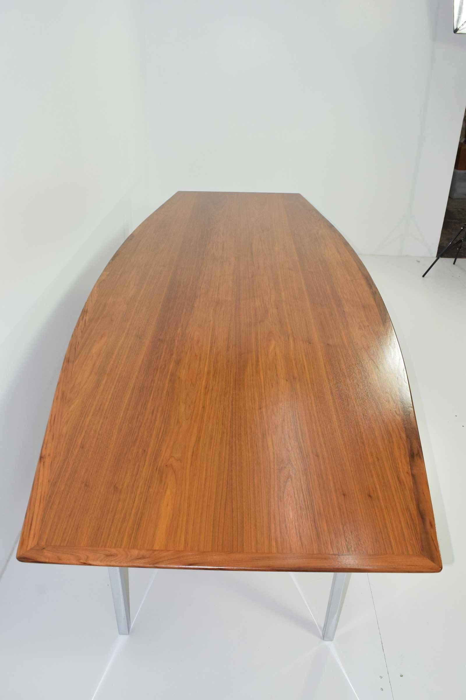 Florence Knoll Boat Shaped Table in Maple In Excellent Condition In Dallas, TX