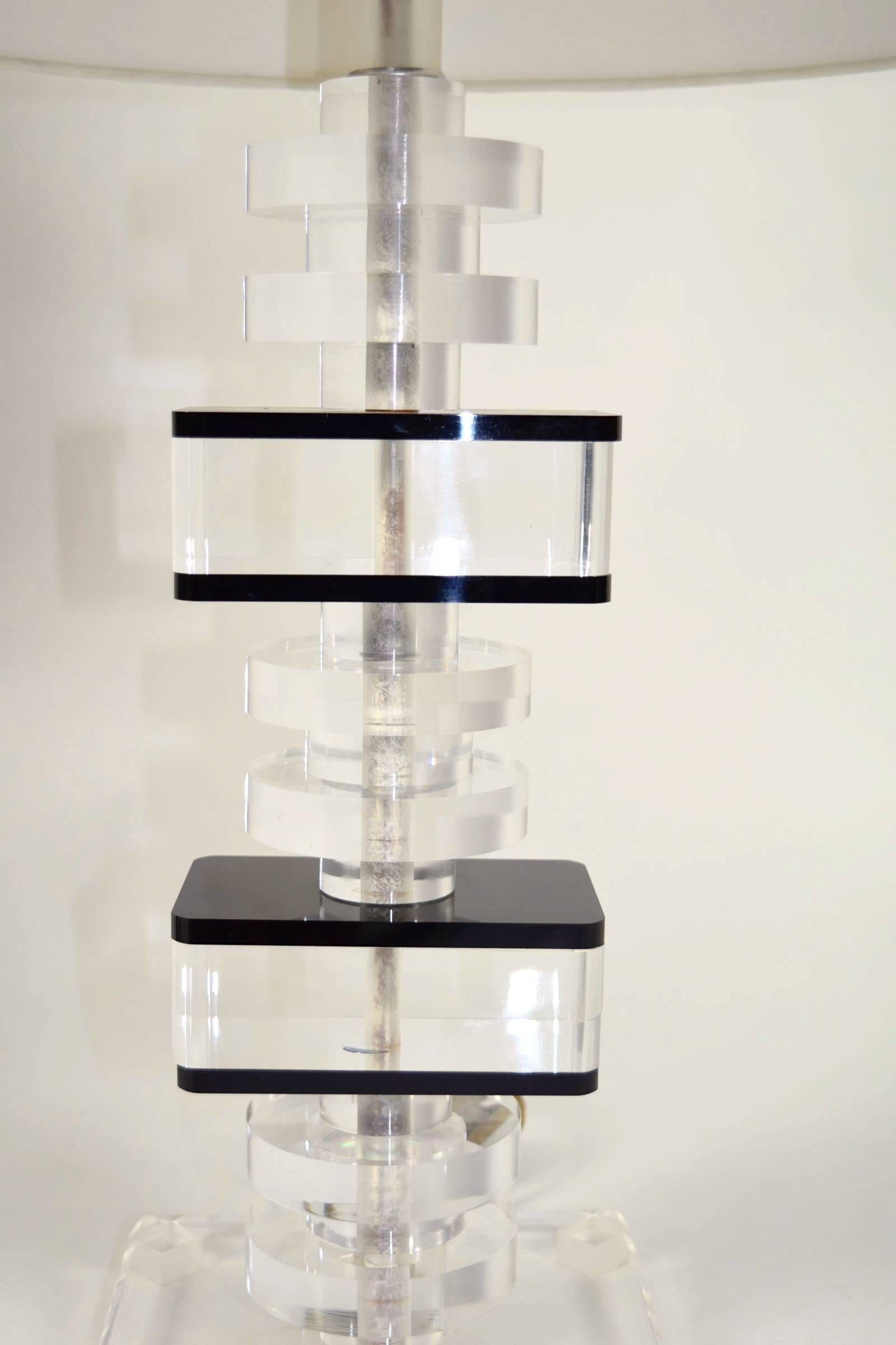 Pair of Vintage French Midcentury Stacked Lucite Lamps In Good Condition In Dallas, TX