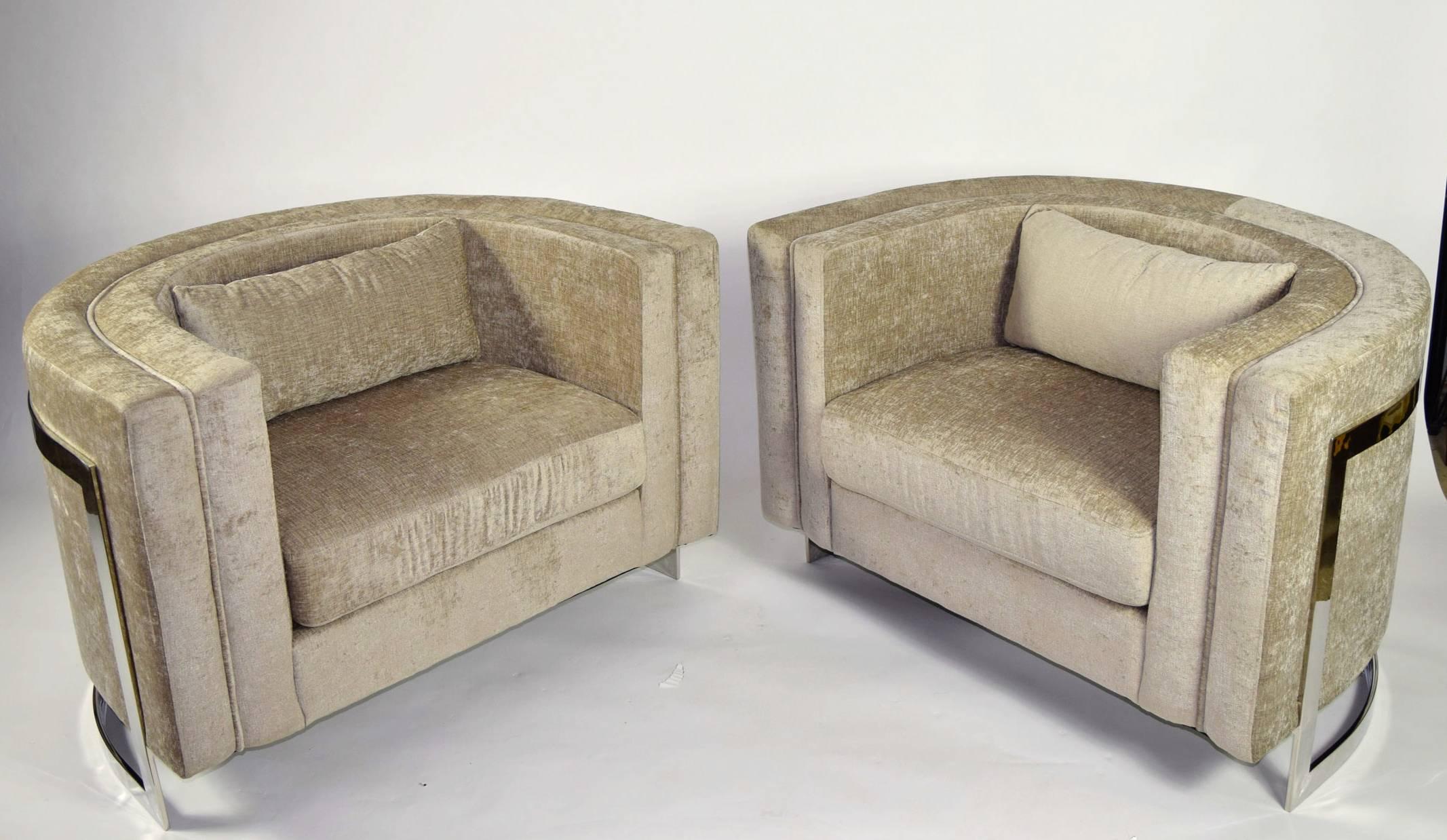 Chrome frame half-moon shaped, large Milo Baughman lounge chairs. In oatmeal colored upholstery.