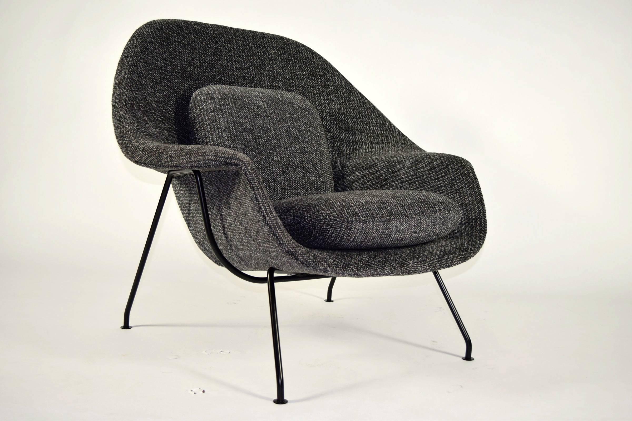 Newly upholstered Eero Saarinen's Womb chair for Knoll. Holly Hunt Great Outdoors "Twilight Run". It feels like a chenille !!! Stunning !