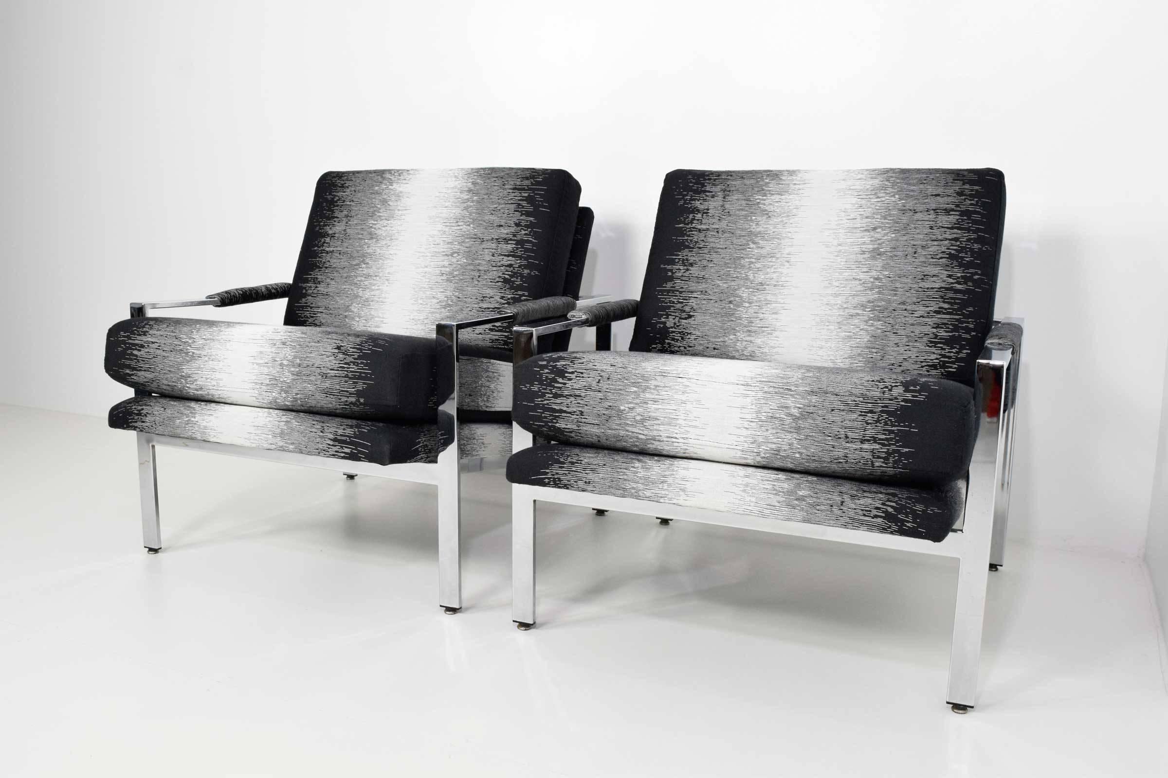 Mid-Century Modern Pair of Milo Baughman Lounge Chairs in New Upholstery by Romo