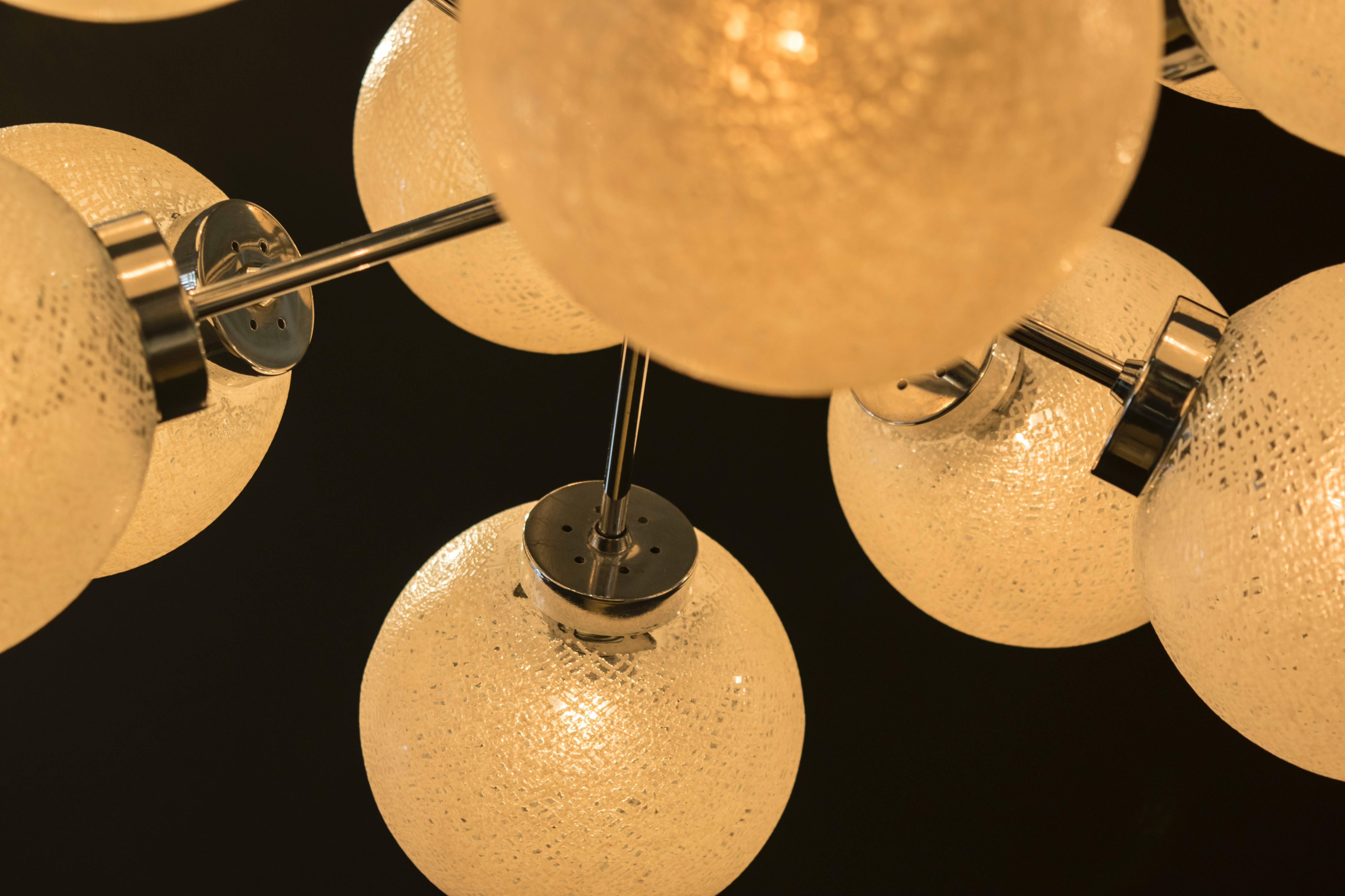 Twelve-Light Vintage Chrome Sputnik with Linen Textured Globes In Excellent Condition For Sale In Houston, TX