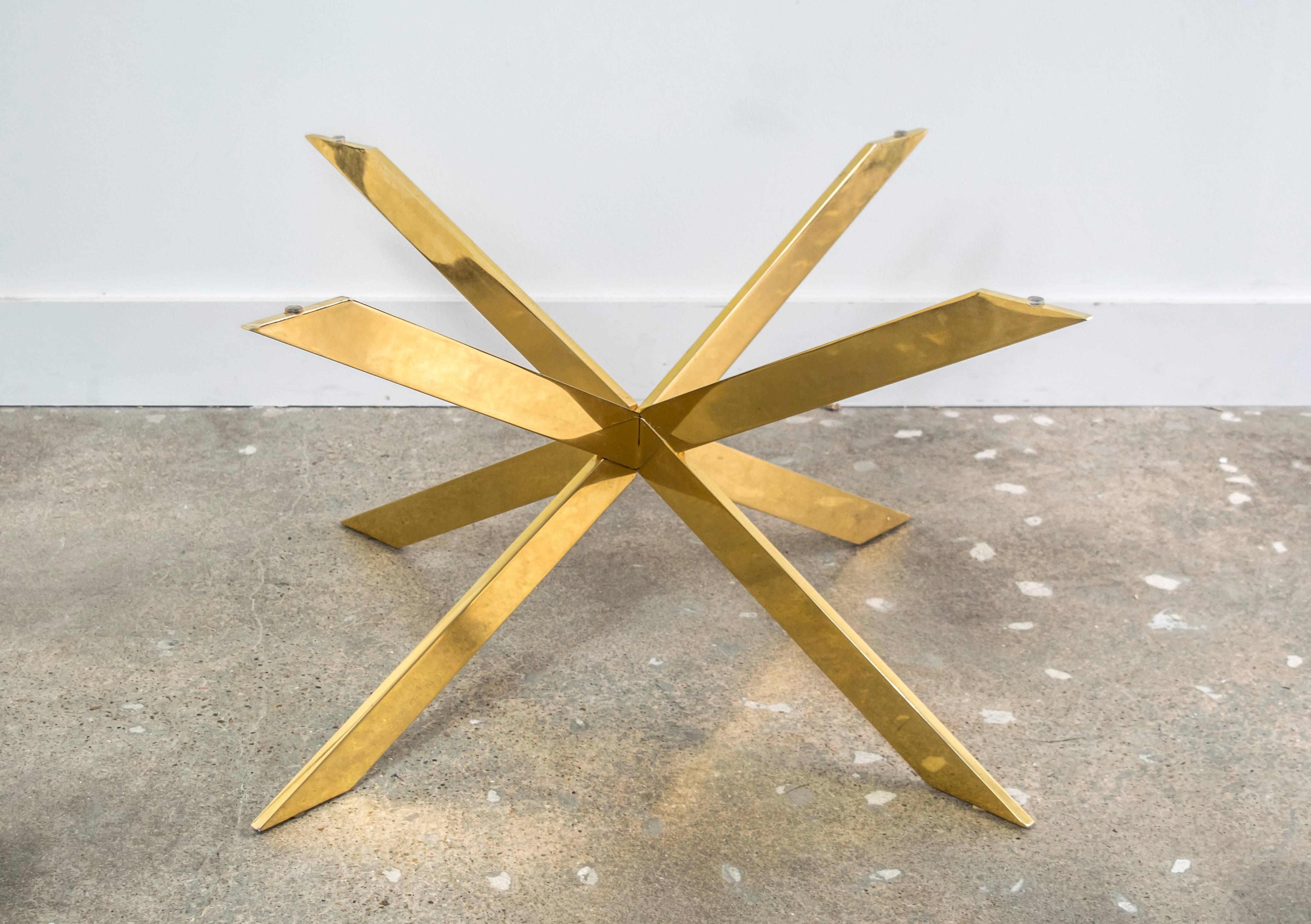 Wow! Difficult to come across these double X-base coffee tables, particularly in gold tone. Outfitted with a circular round tempered glass top measuring 42 inches, this table will set off any living room.