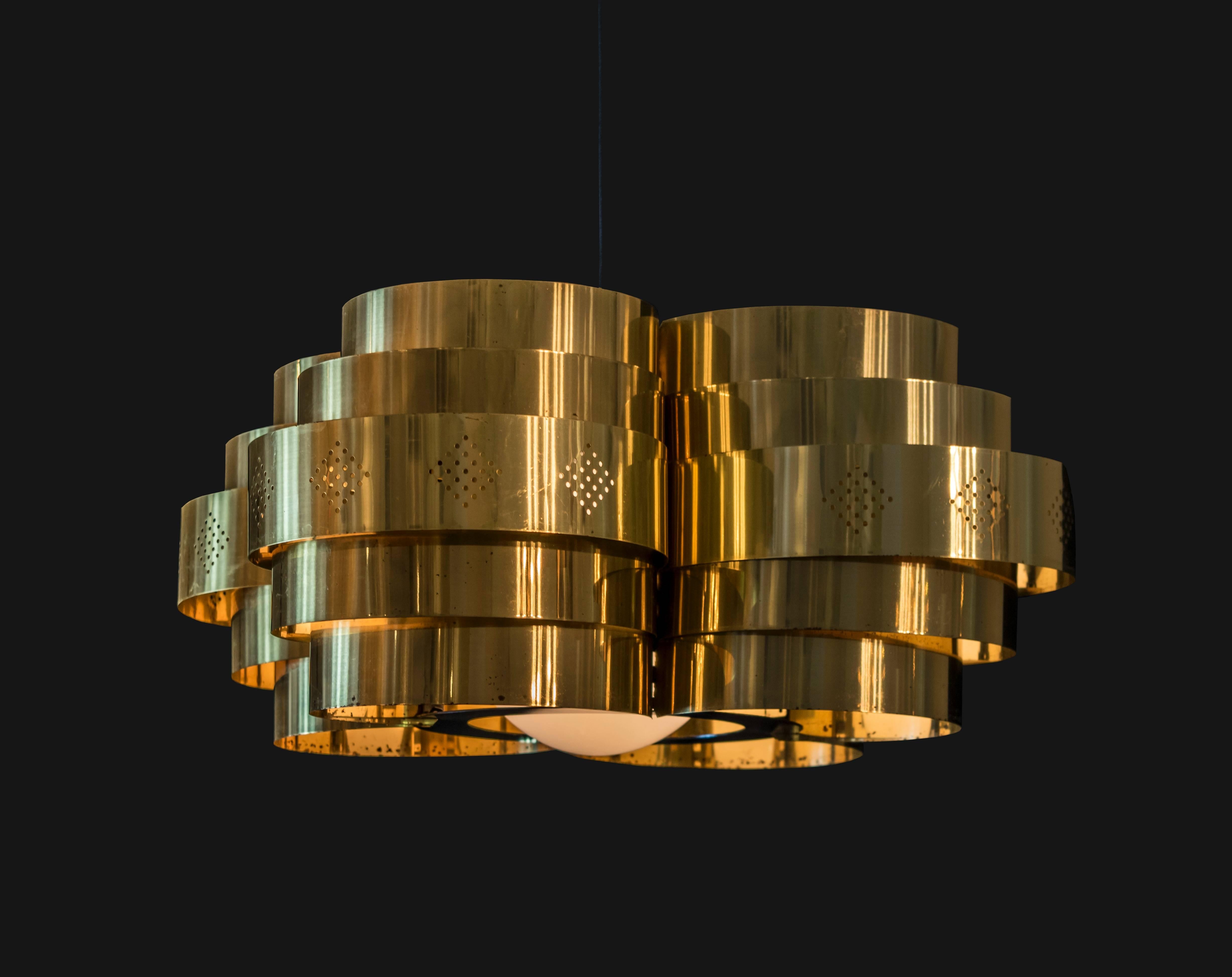 Interesting four-leaf clover shaped light with variable sizes of brass down light.