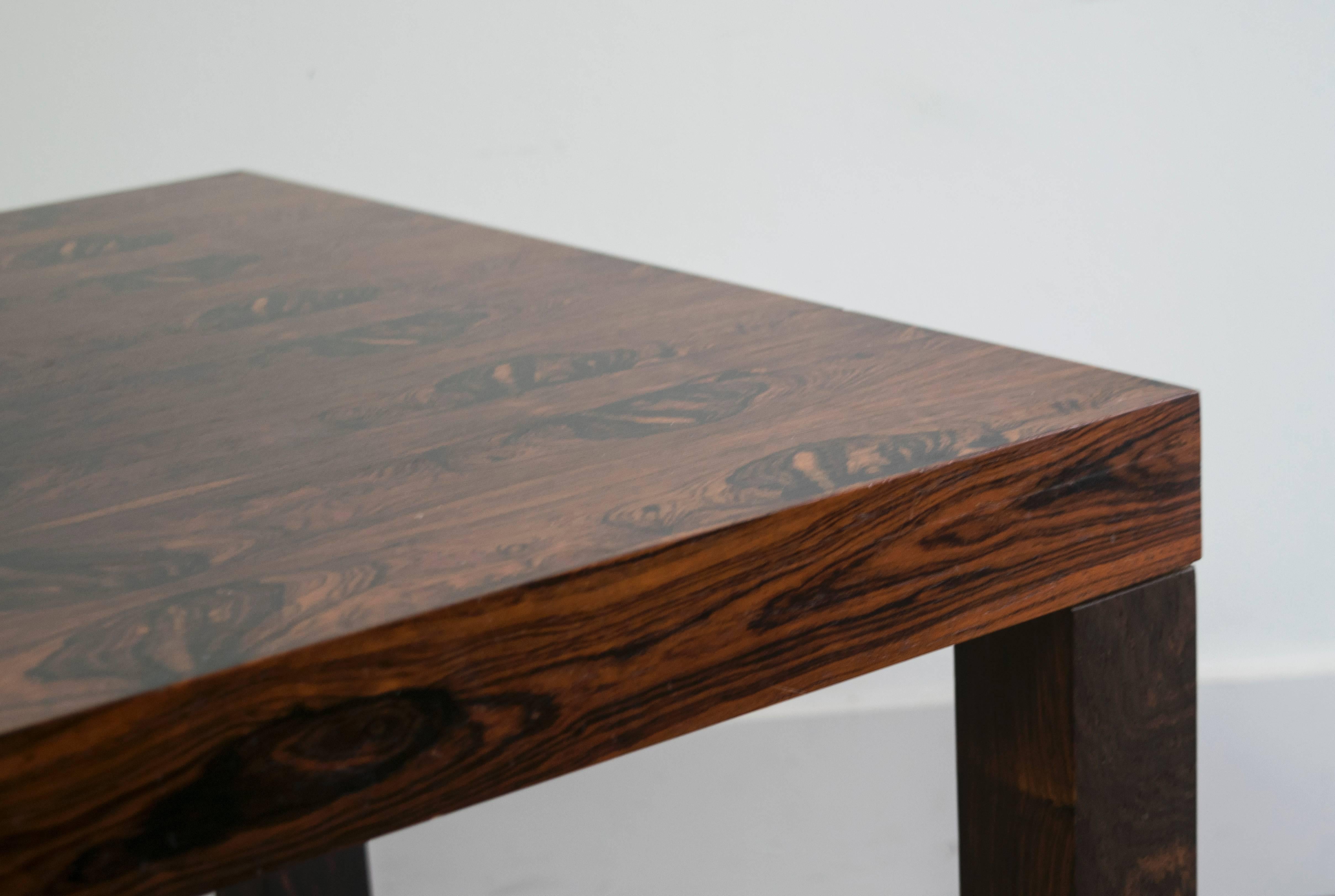 Mid-Century Modern Dramatically Patterned Rosewood Mobler Parsons Table For Sale