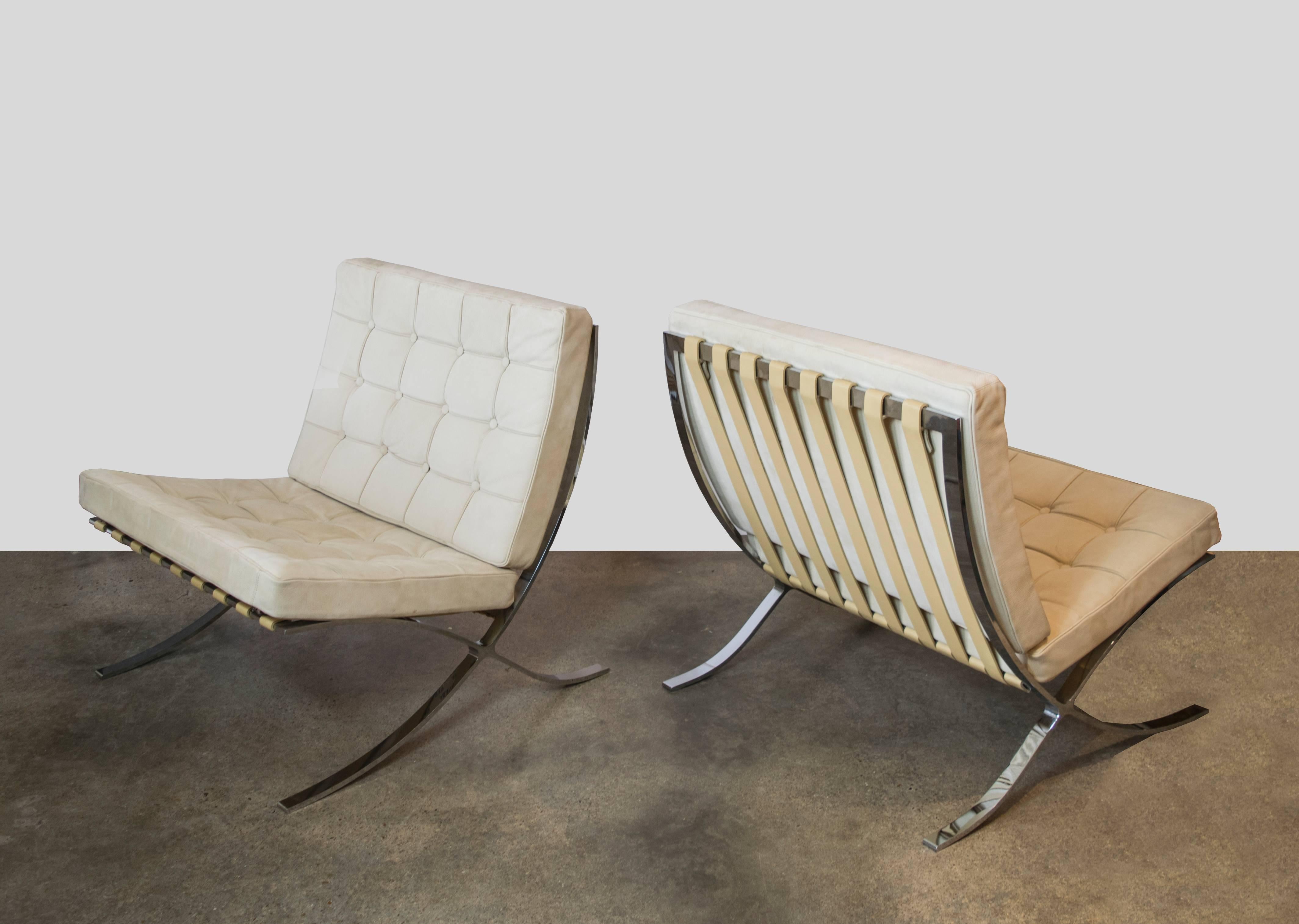 Excellent pair of creamy nubuck leather Barcelona chairs from the 1990s manufactured by Alivar, an Italian representative for Knoll. All of the original leather straps, snaps and buckles attached to the seat cushions are in excellent condition.