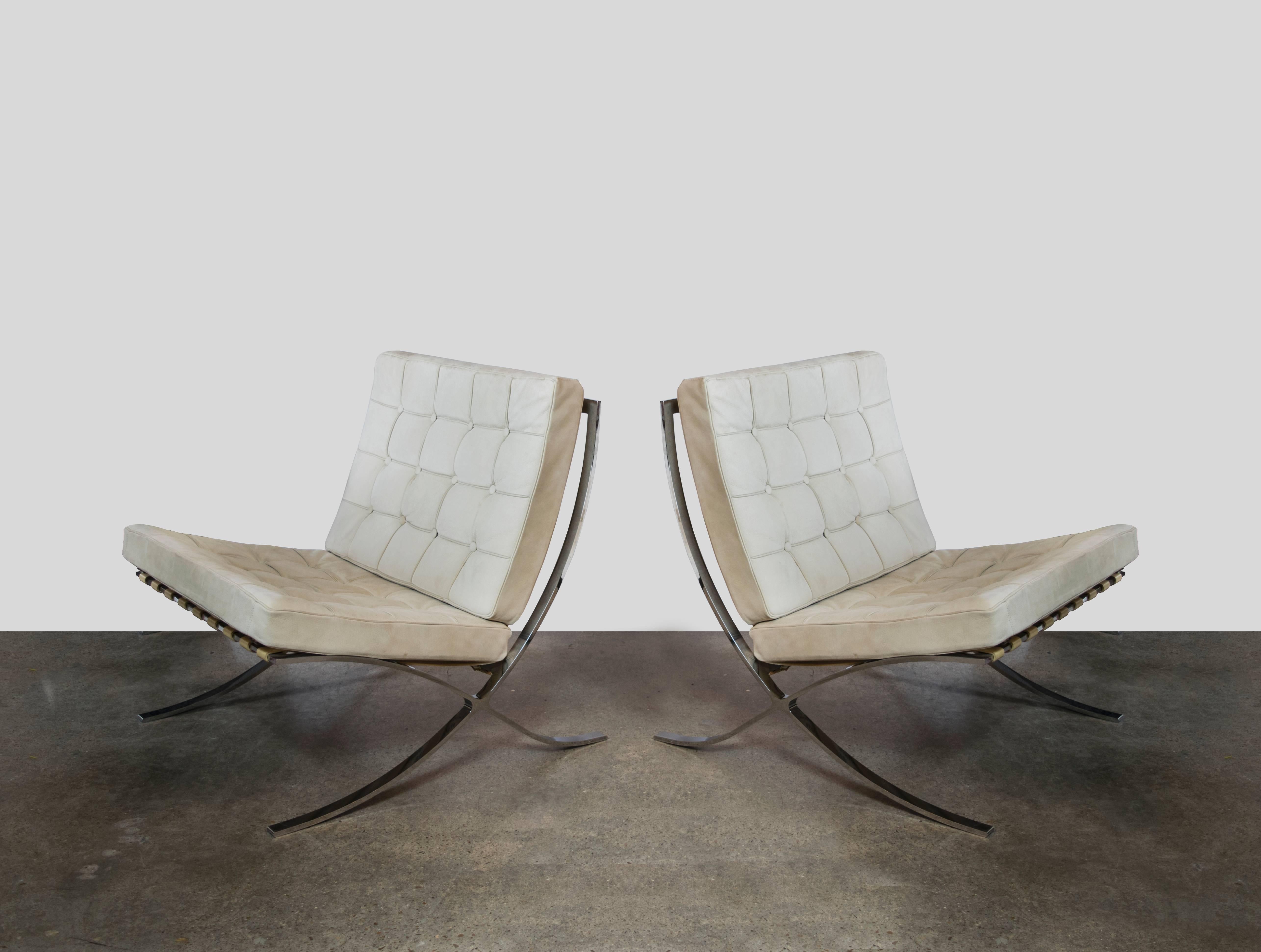 Mid-Century Modern Mies van der Rohe Barcelona Chairs in Highest Quality Nubuck Leather