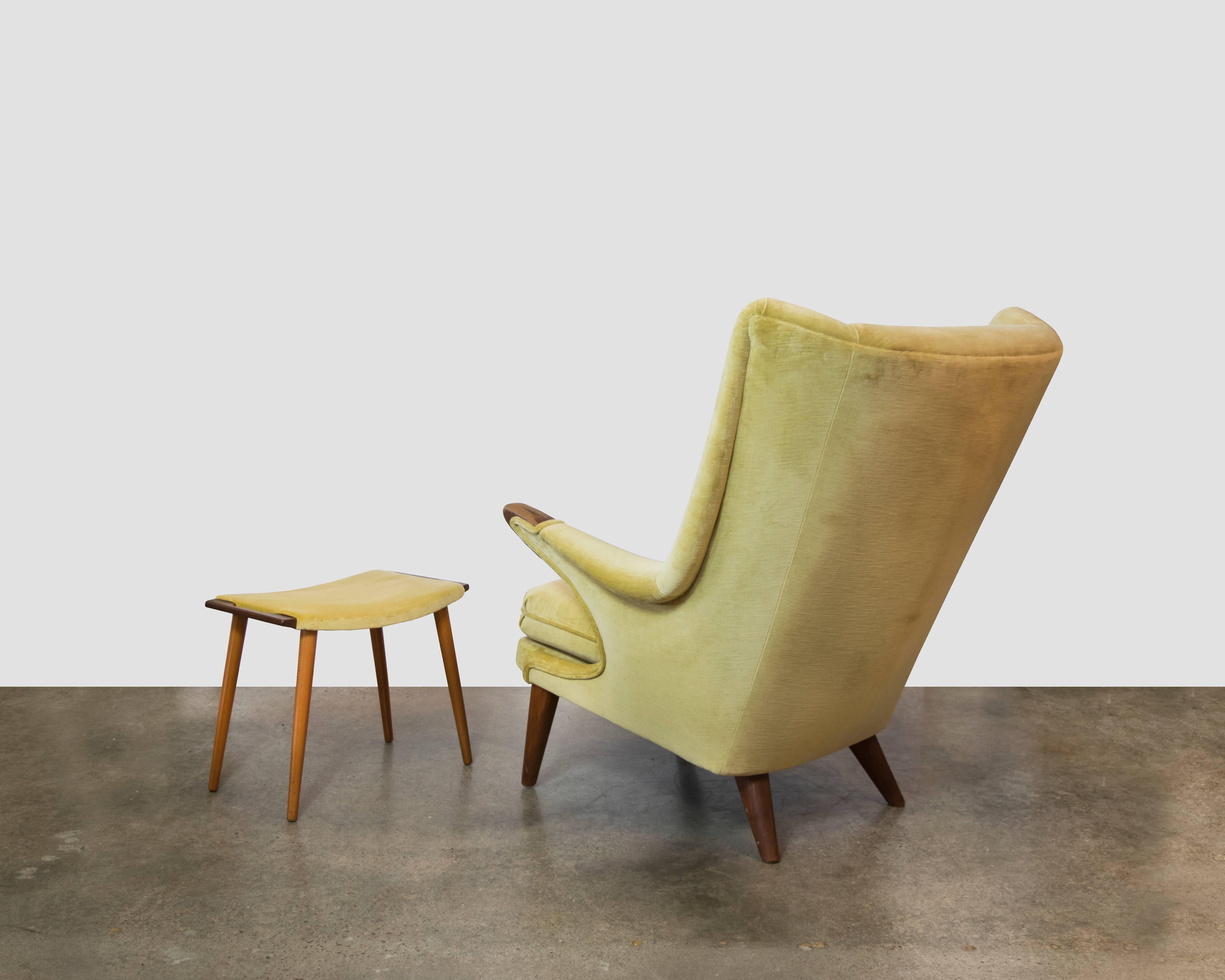 Mid-Century Modern Svend Skipper Papa Chair and Ottoman in Gold from the 1960s