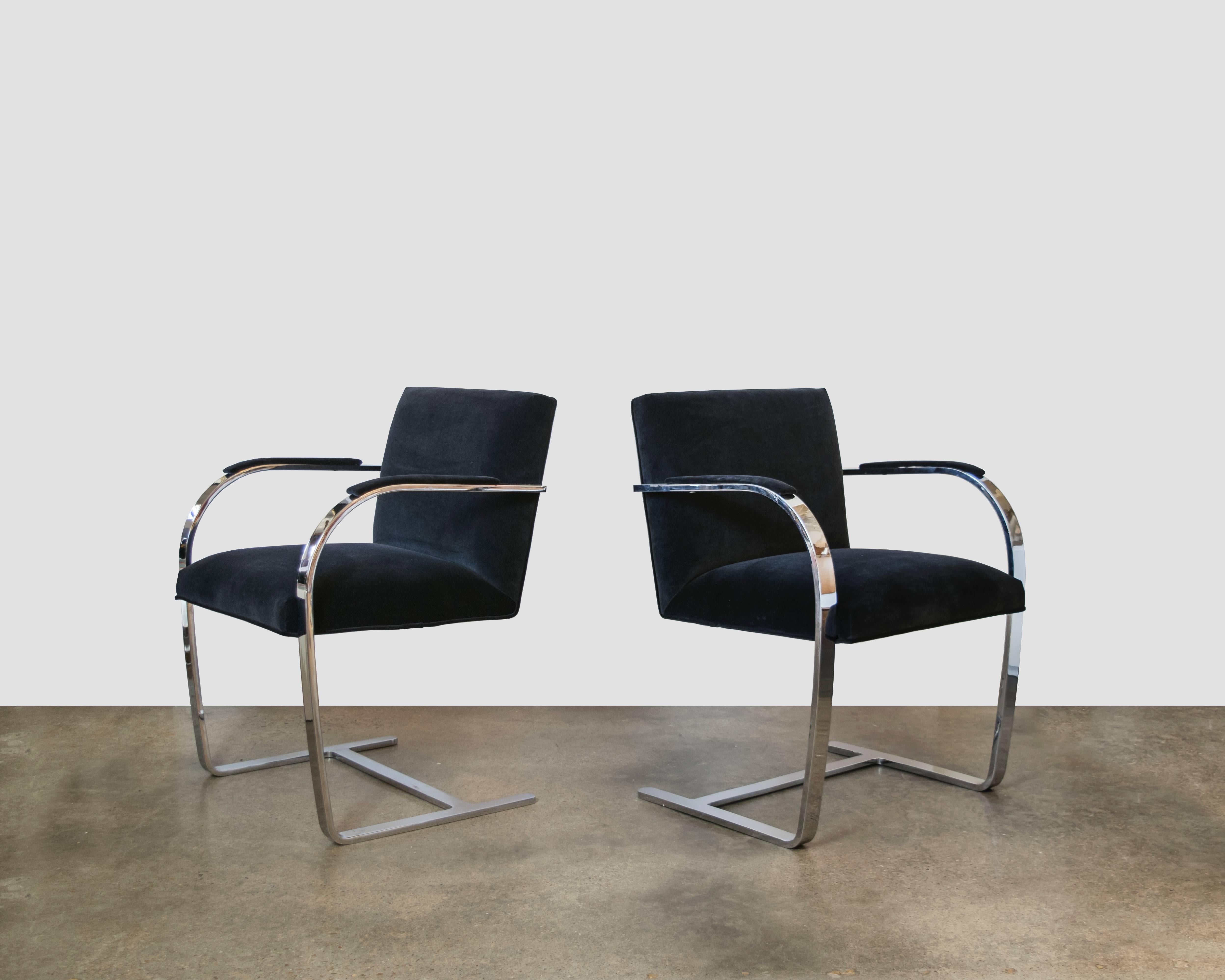 Mid-Century Modern Pair of Flat Bar Brno Chairs in Black Velvet
